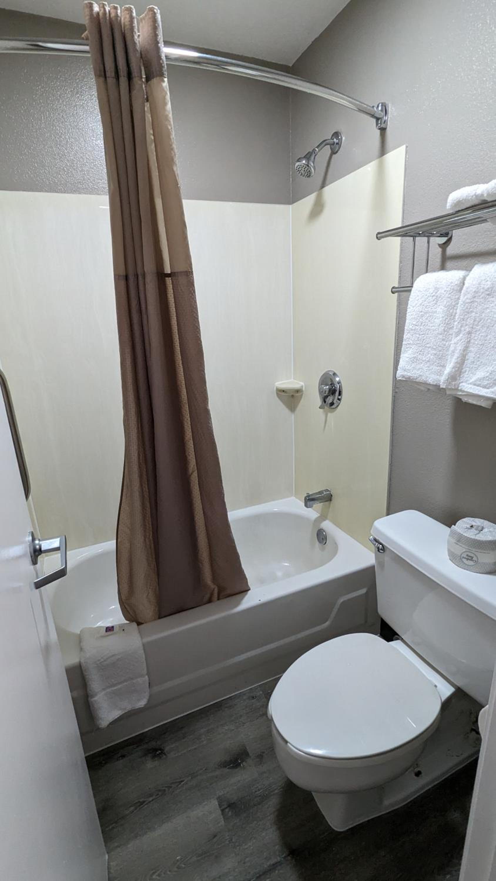 Deluxe Quadruple Room - Photo 3