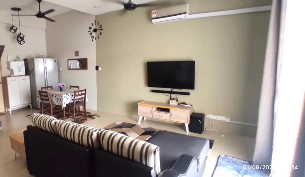 Three-Bedroom House photo 1