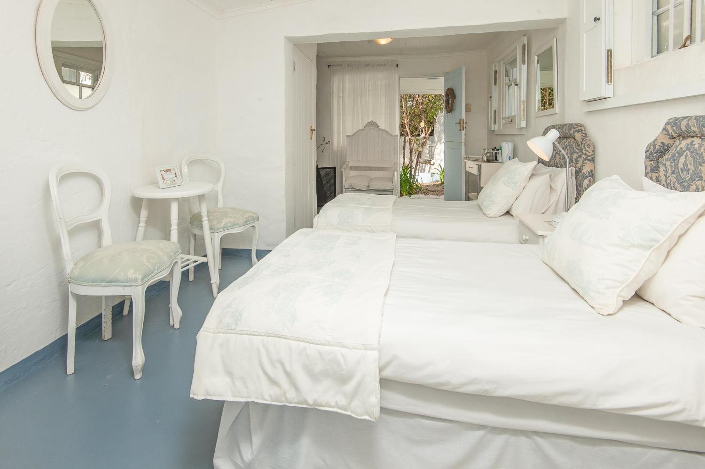 Small Twin Room photo 1