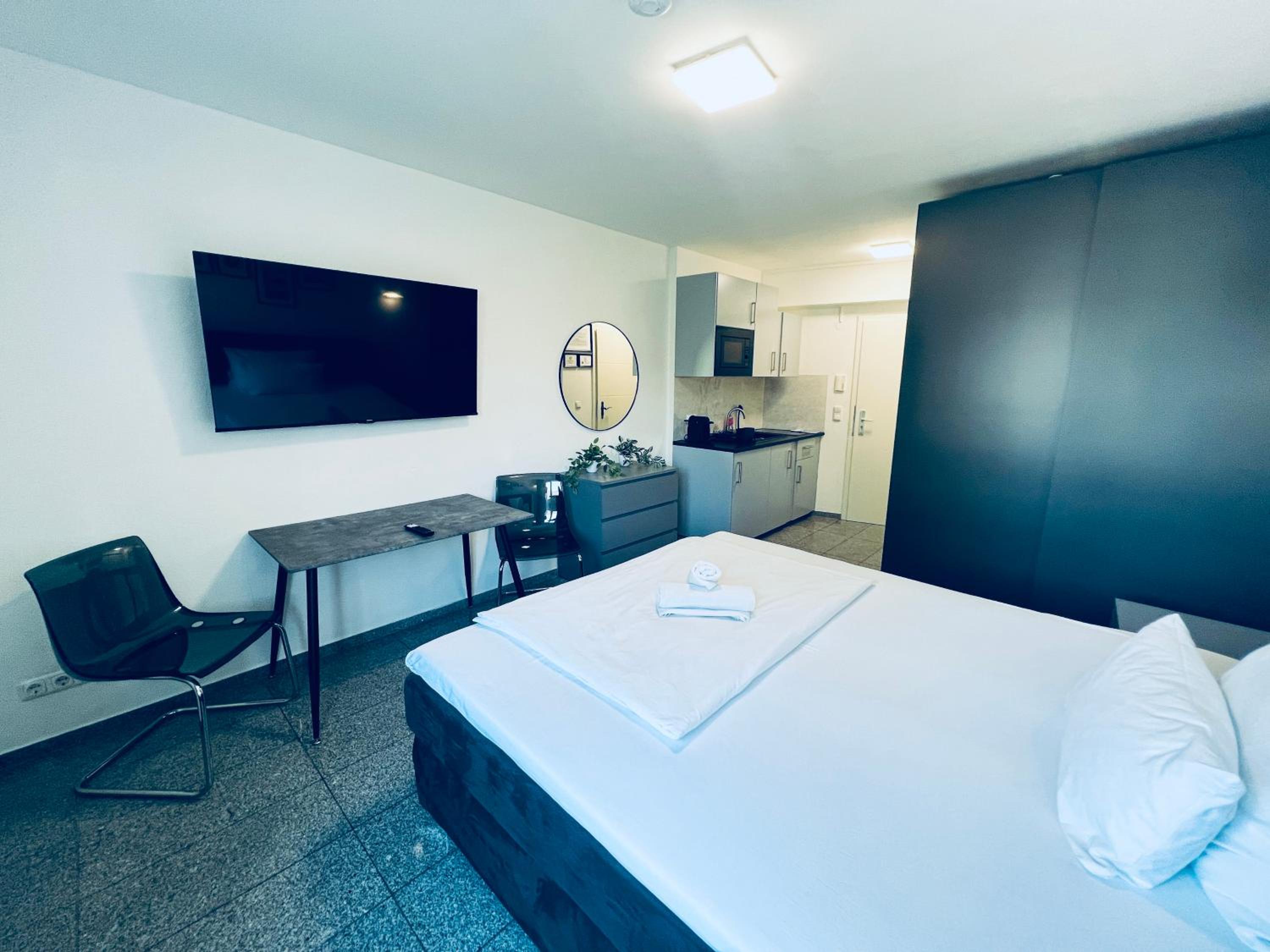 Standard Apartment double bed, photo 7