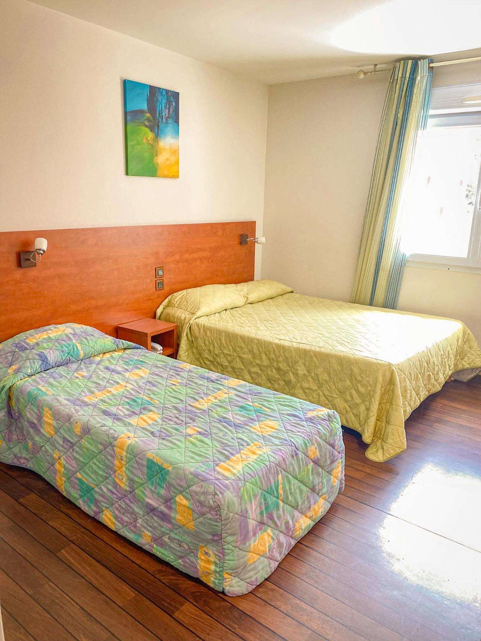 Studio with Twin Beds (2 Adults) photo 2