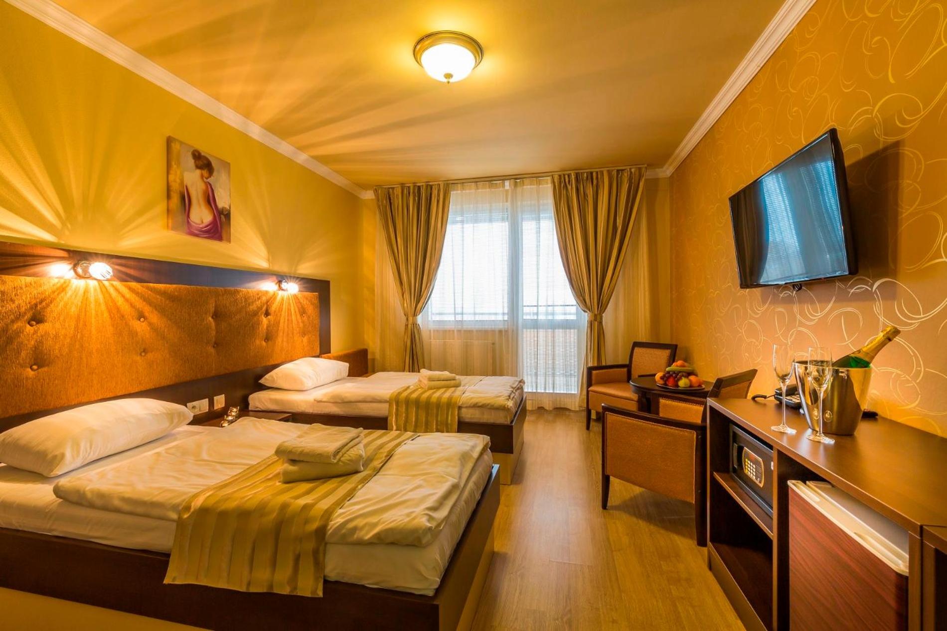 Deluxe Twin Room photo 2