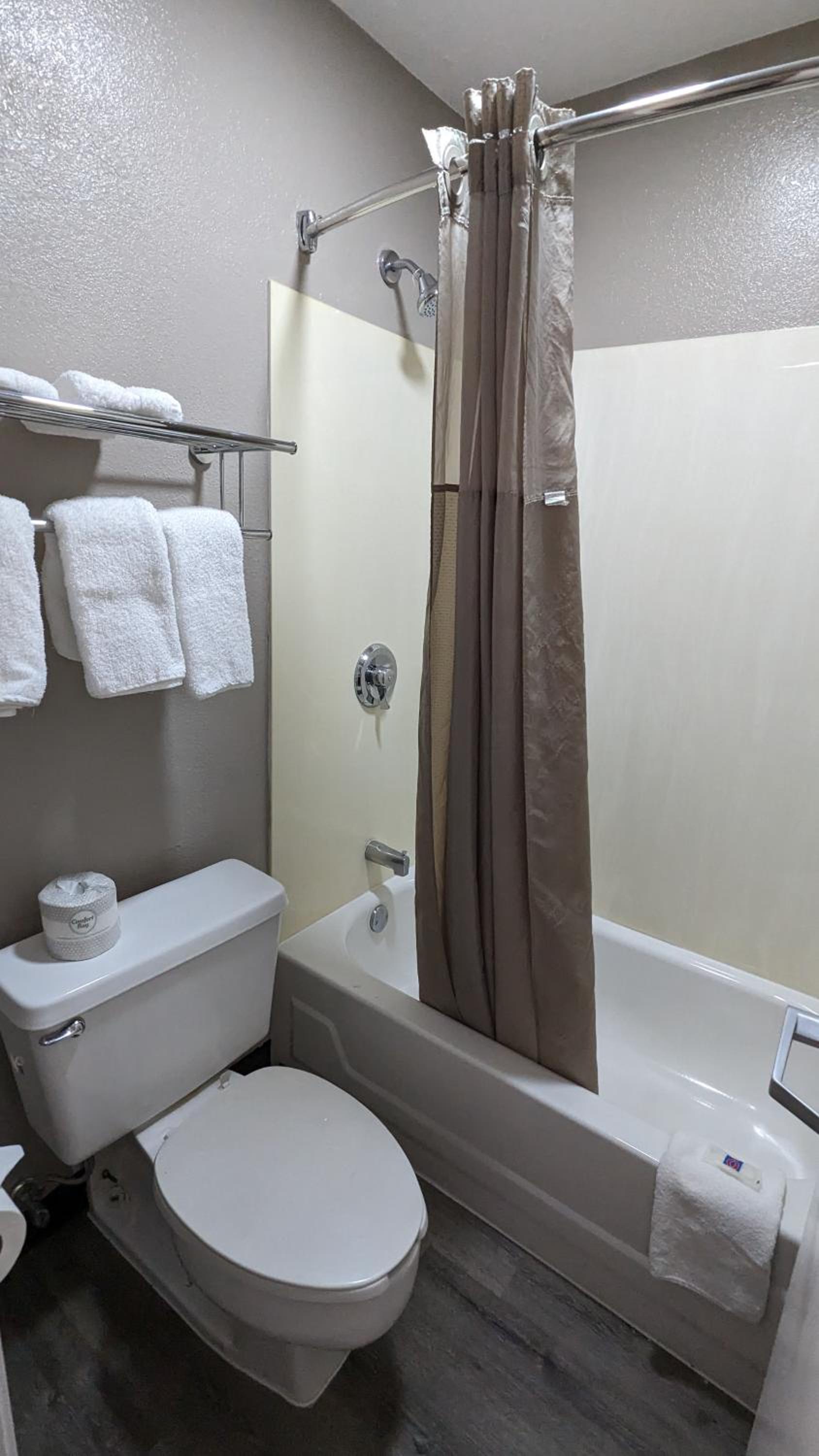 Quadruple Room - Photo 6