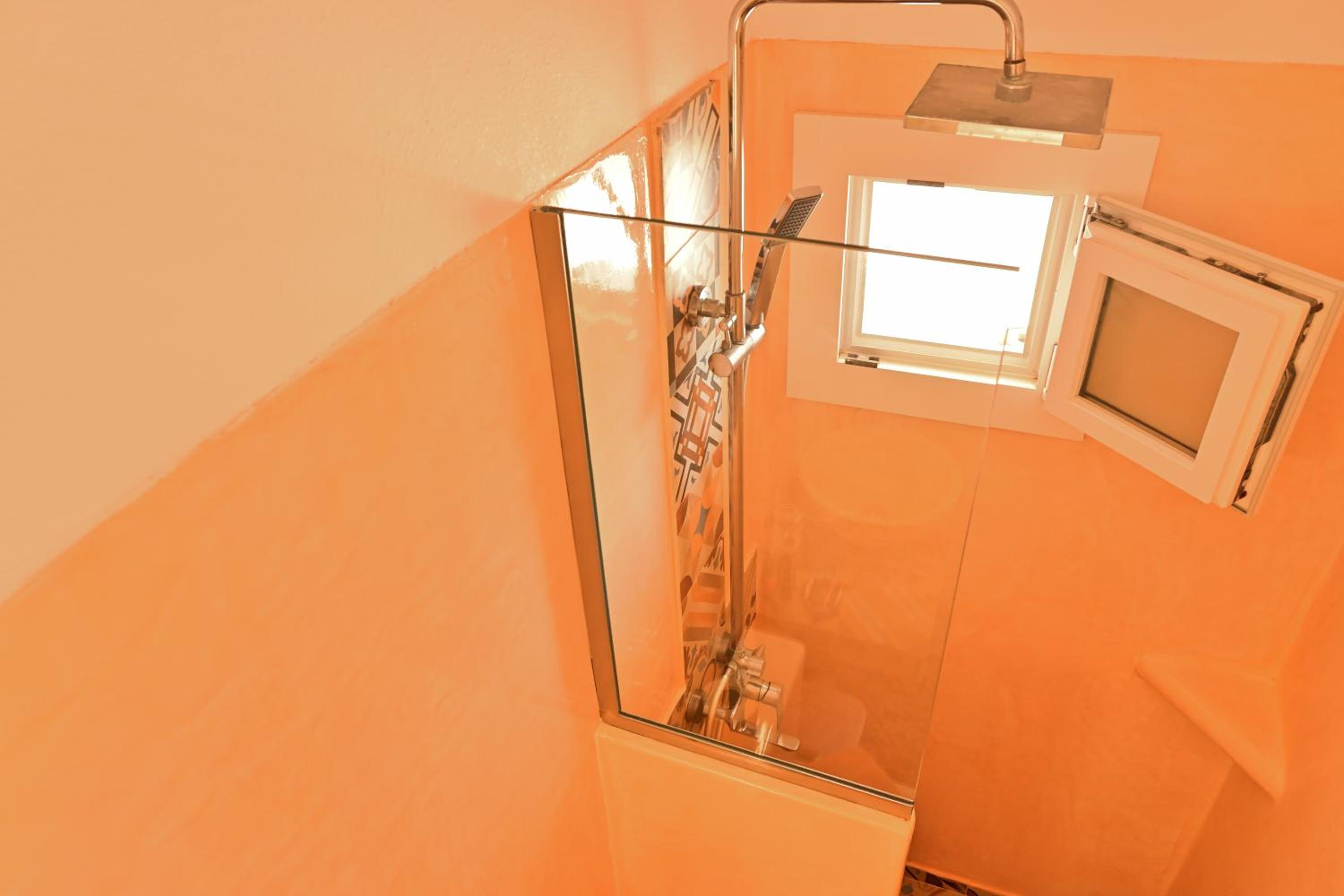 Superior Room (queen or twin) with Caldera View - Photo 15