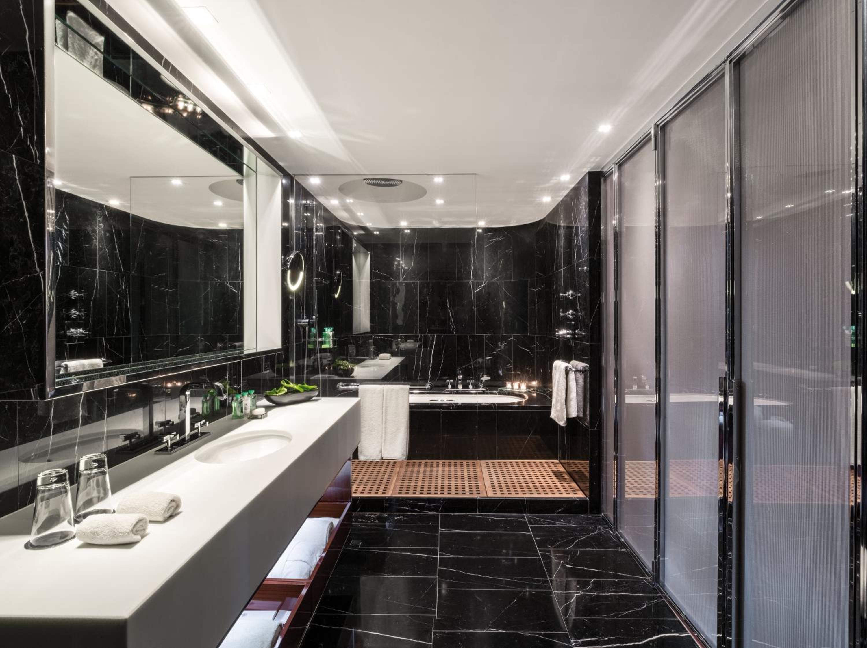 Knightsbridge Suite thumbnail 5