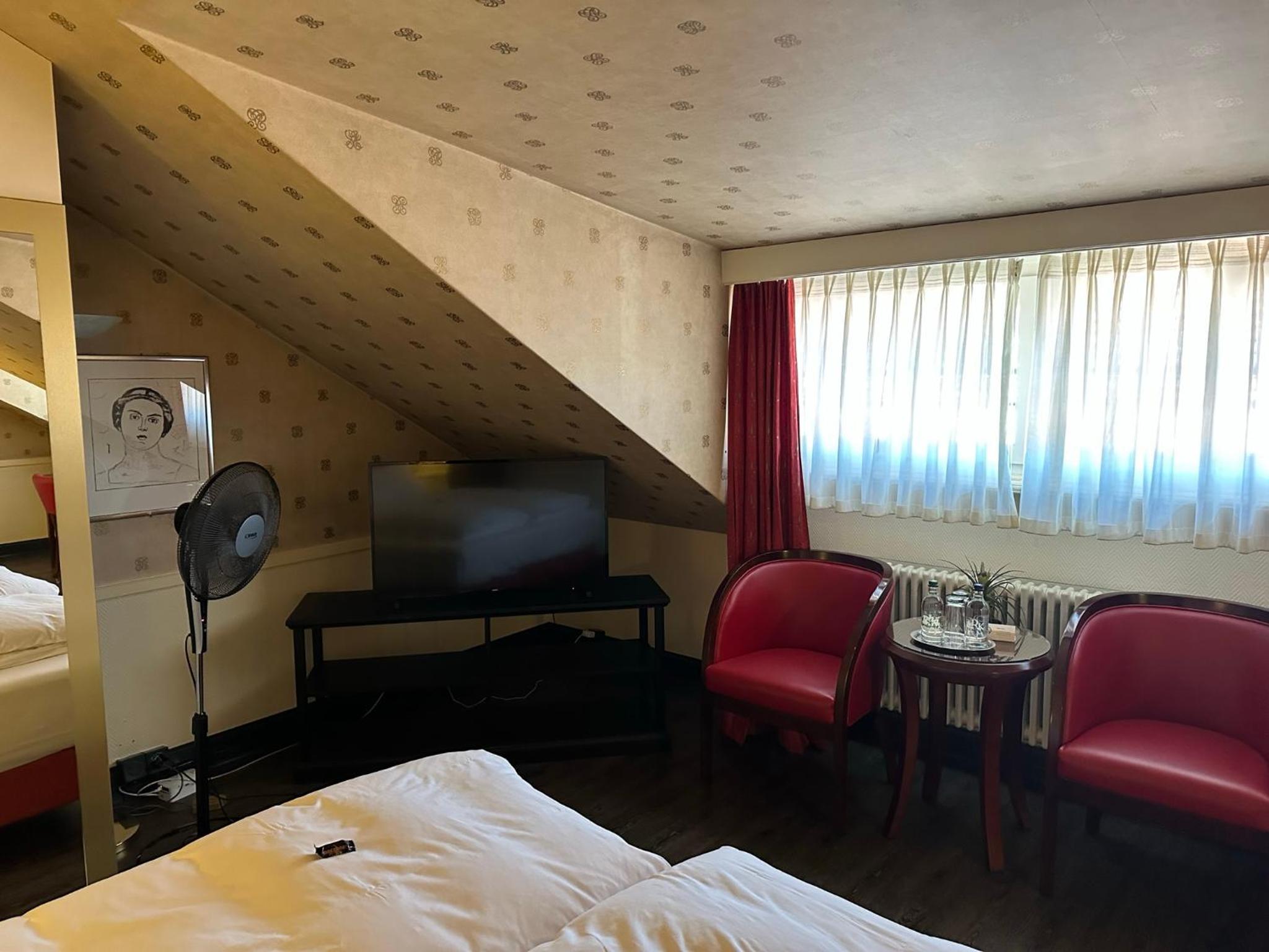 Standard Queen Room - Photo 6