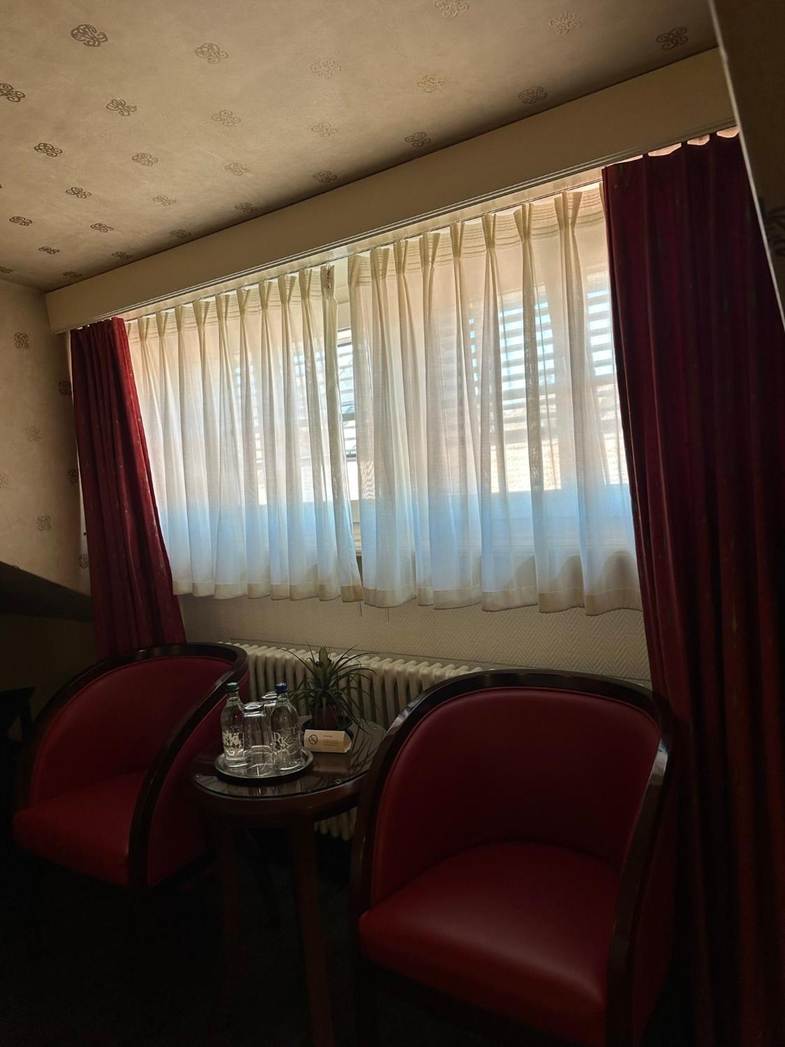 Standard Queen Room - Photo 5