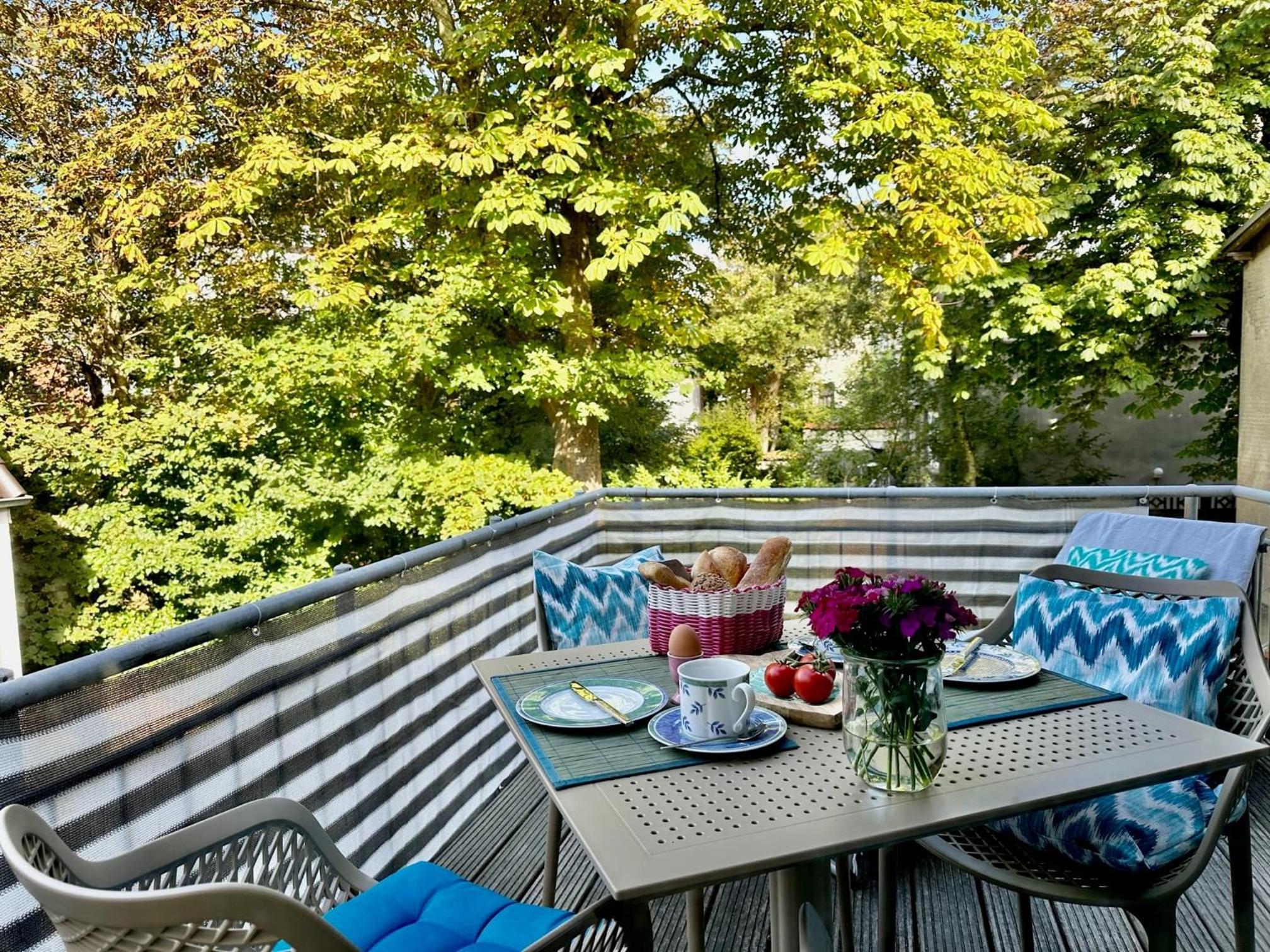 Apartment with Balcony photo 3