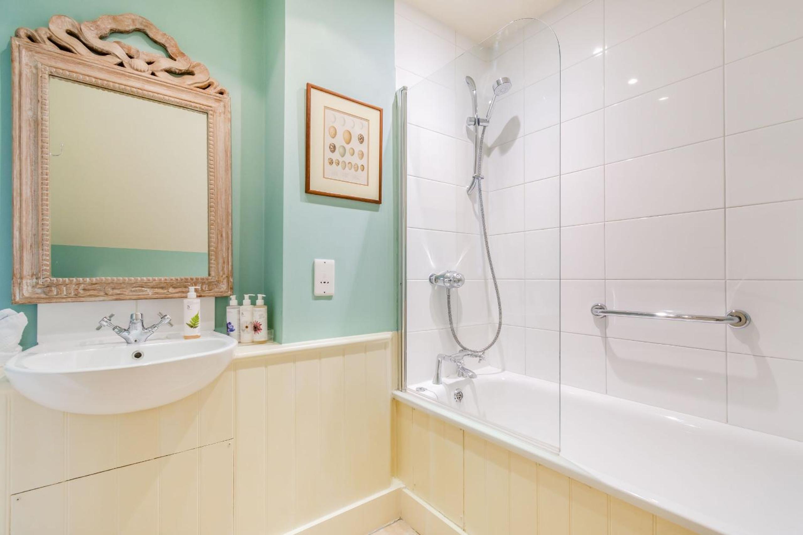 Double Room with Private Bathroom photo 3