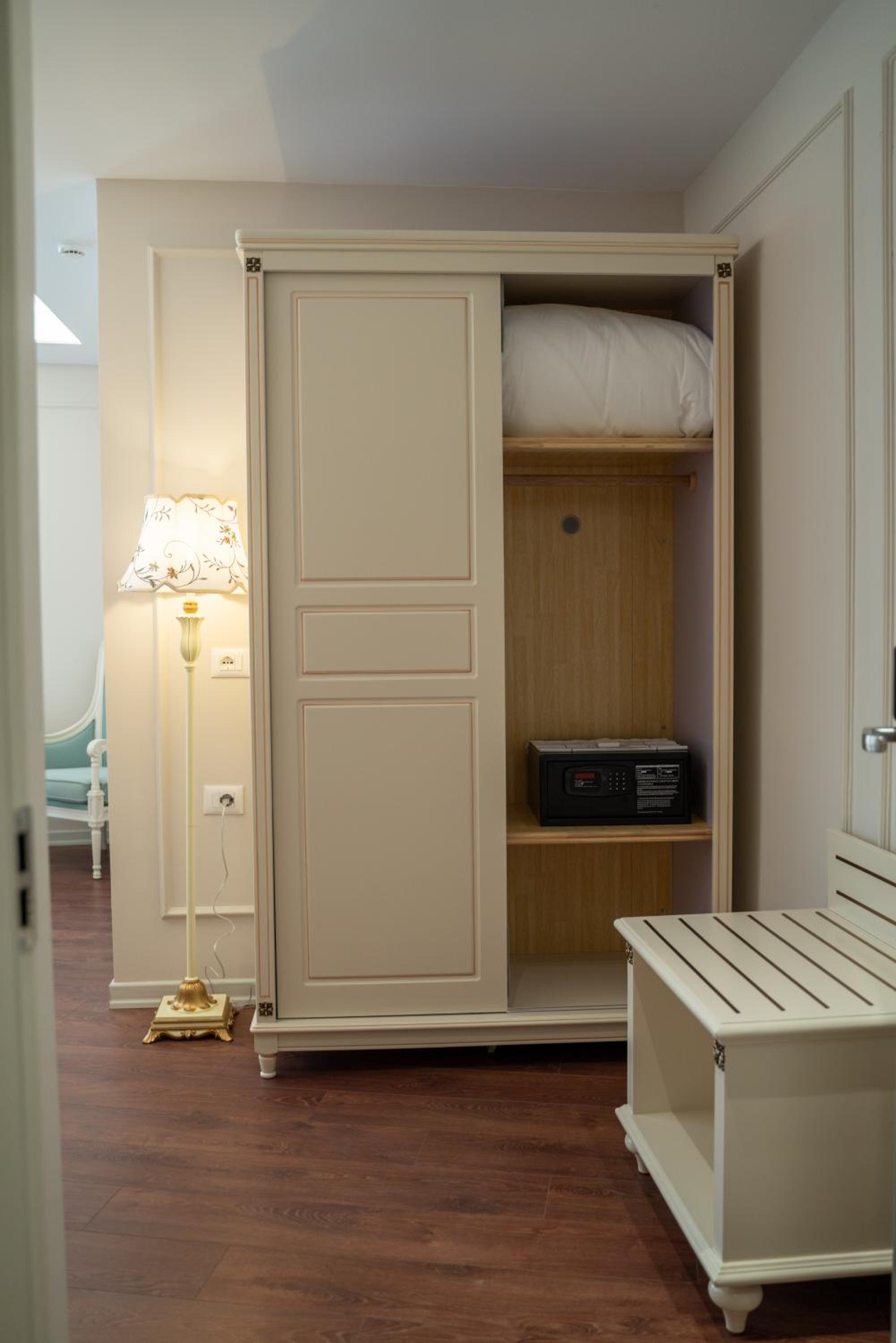 Suite with City View photo 3