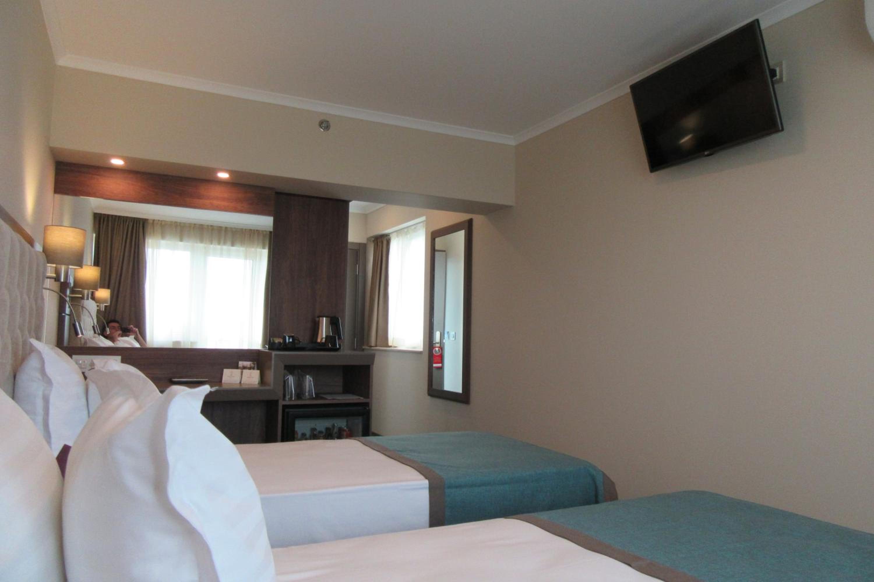 Twin Room - Photo 3