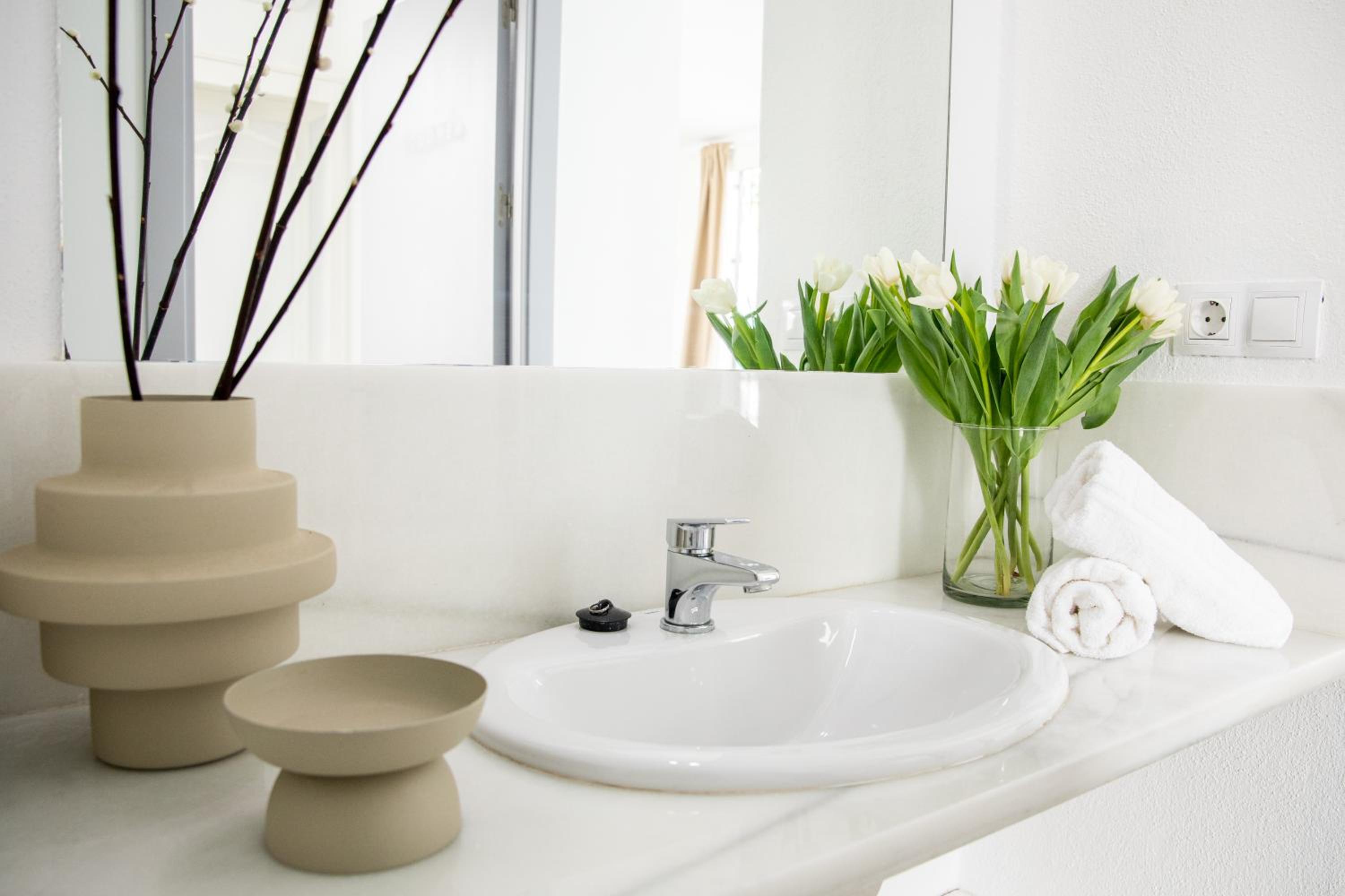 Apartment 6 photo 2