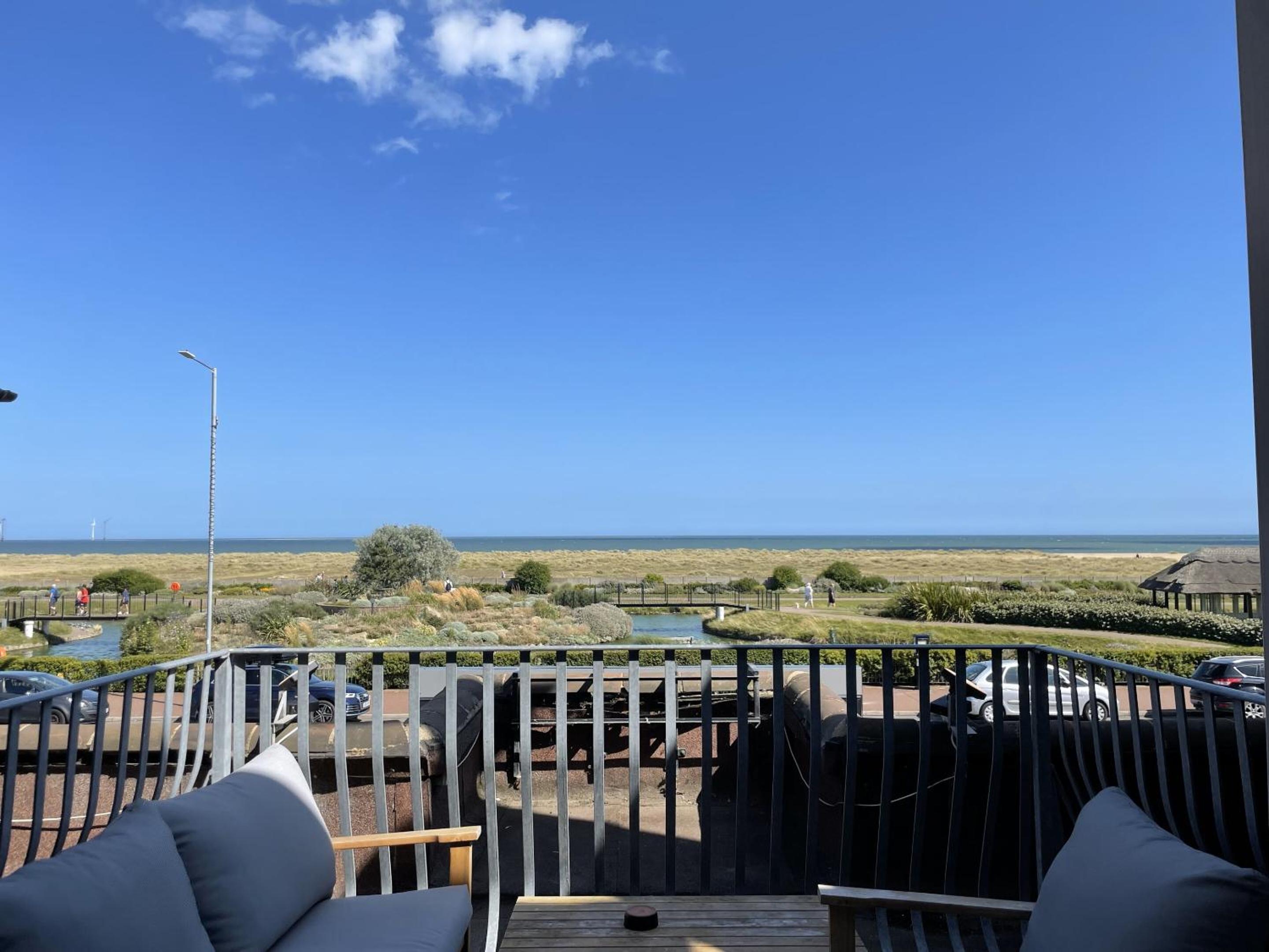 Double Room with Sea View - Photo 11