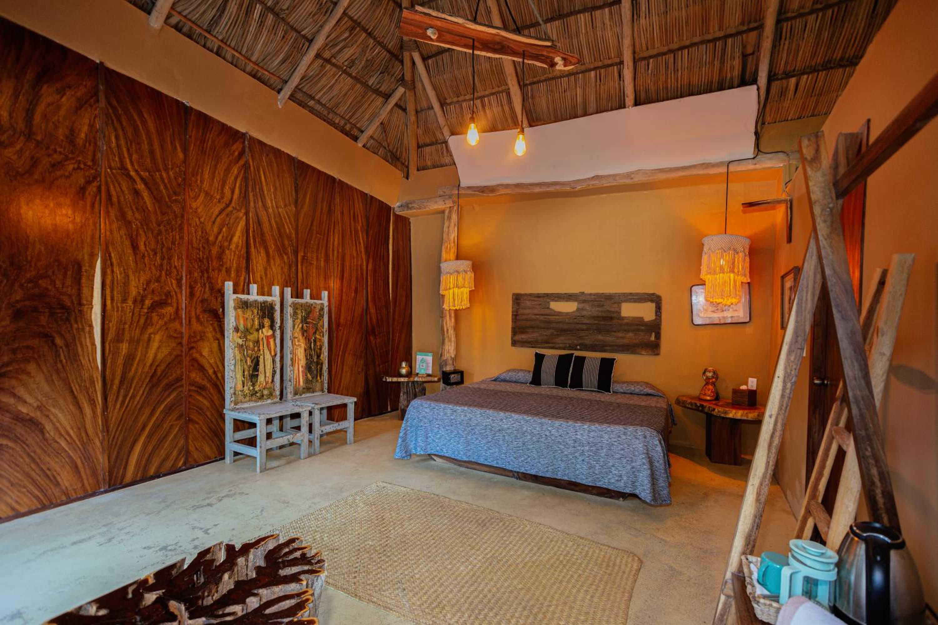 Deluxe King Suite photo 3