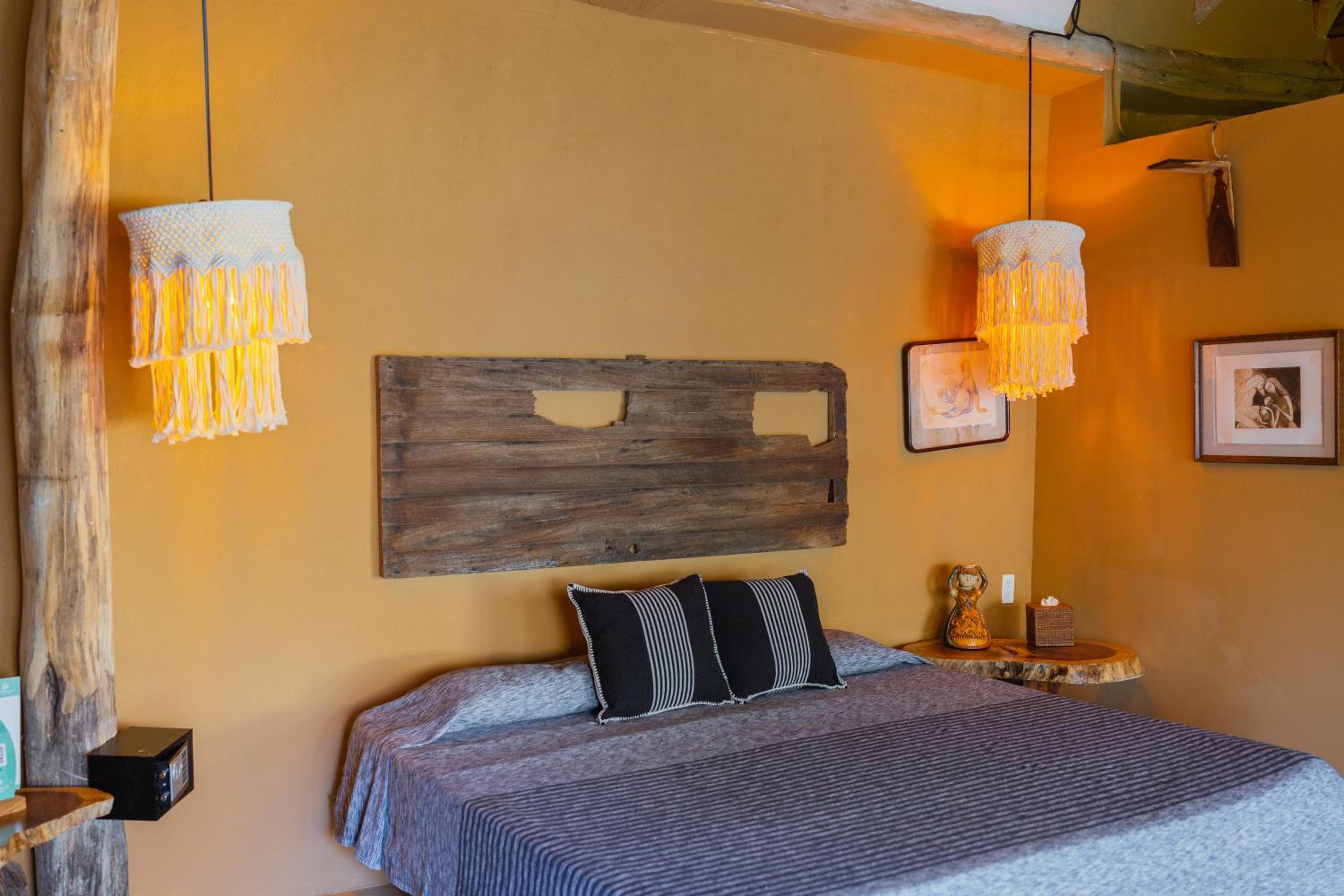 Deluxe King Suite photo 3