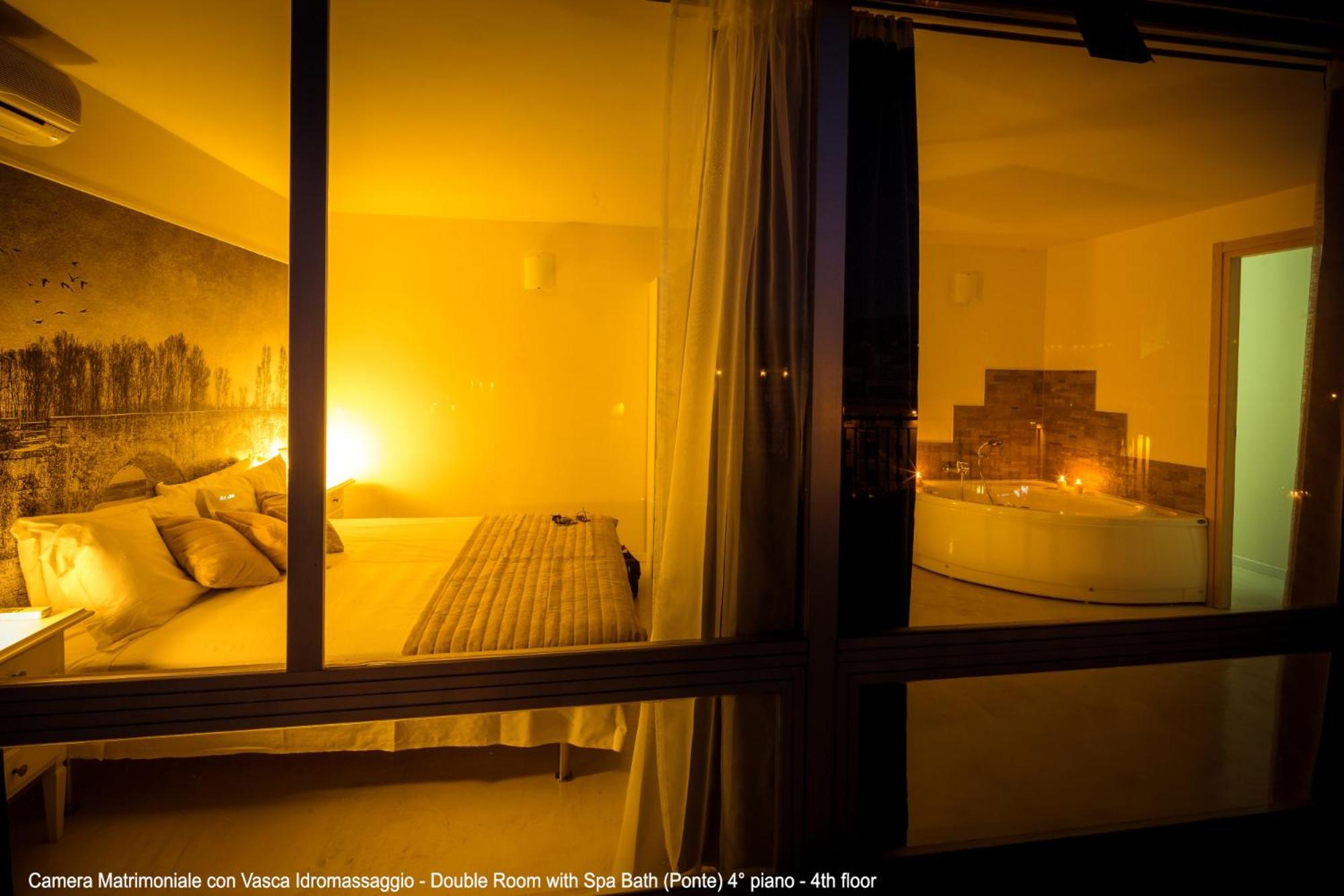 Double Room with Spa Bath photo 3
