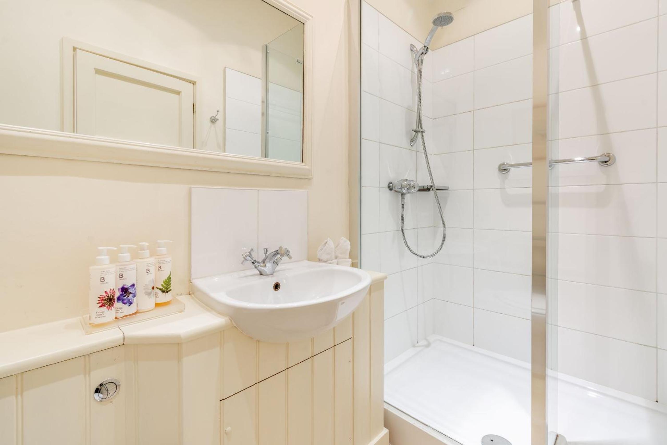 Double Room with Private Bathroom photo 2