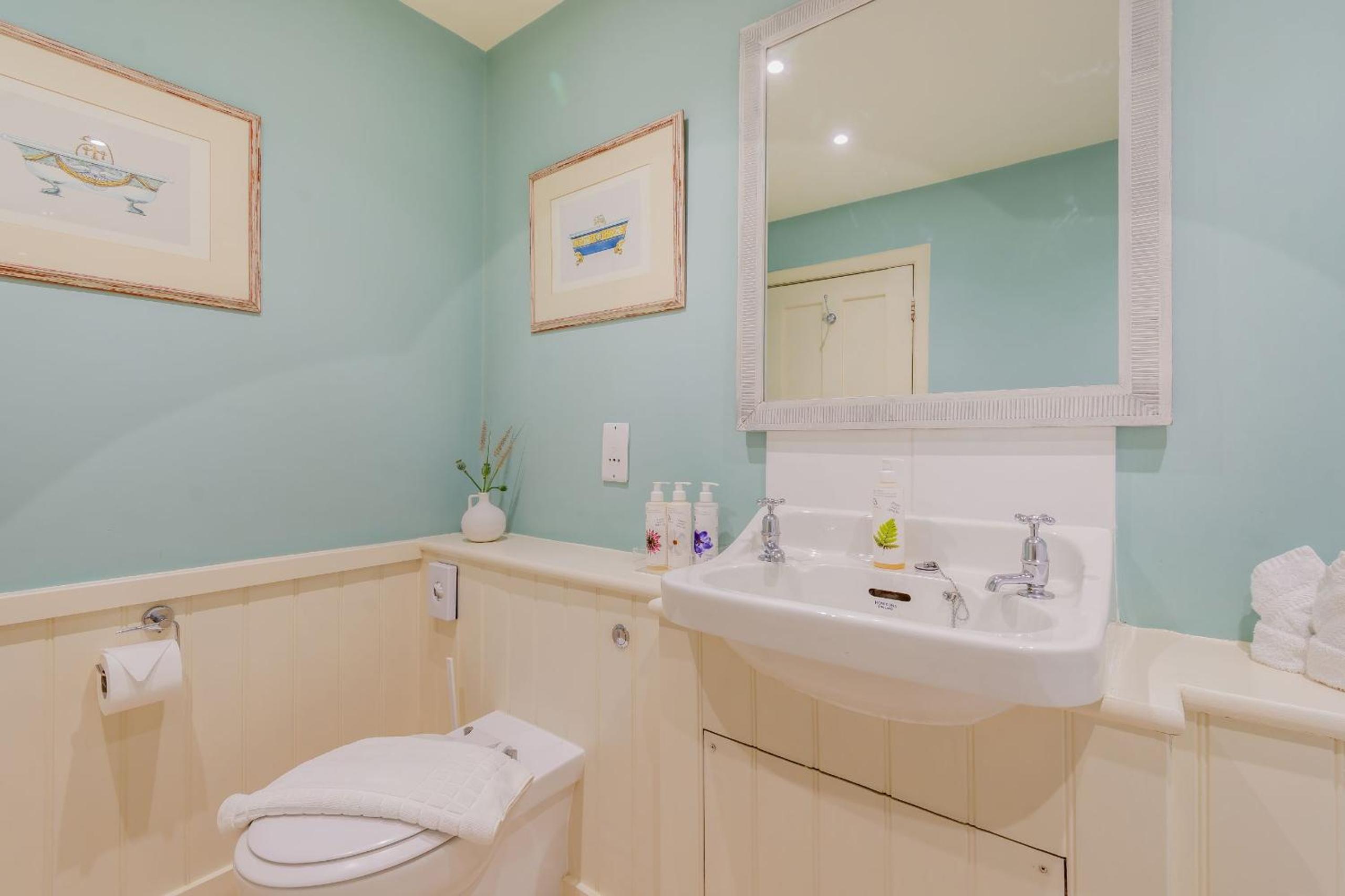 Double Room with Private Bathroom - Photo 6