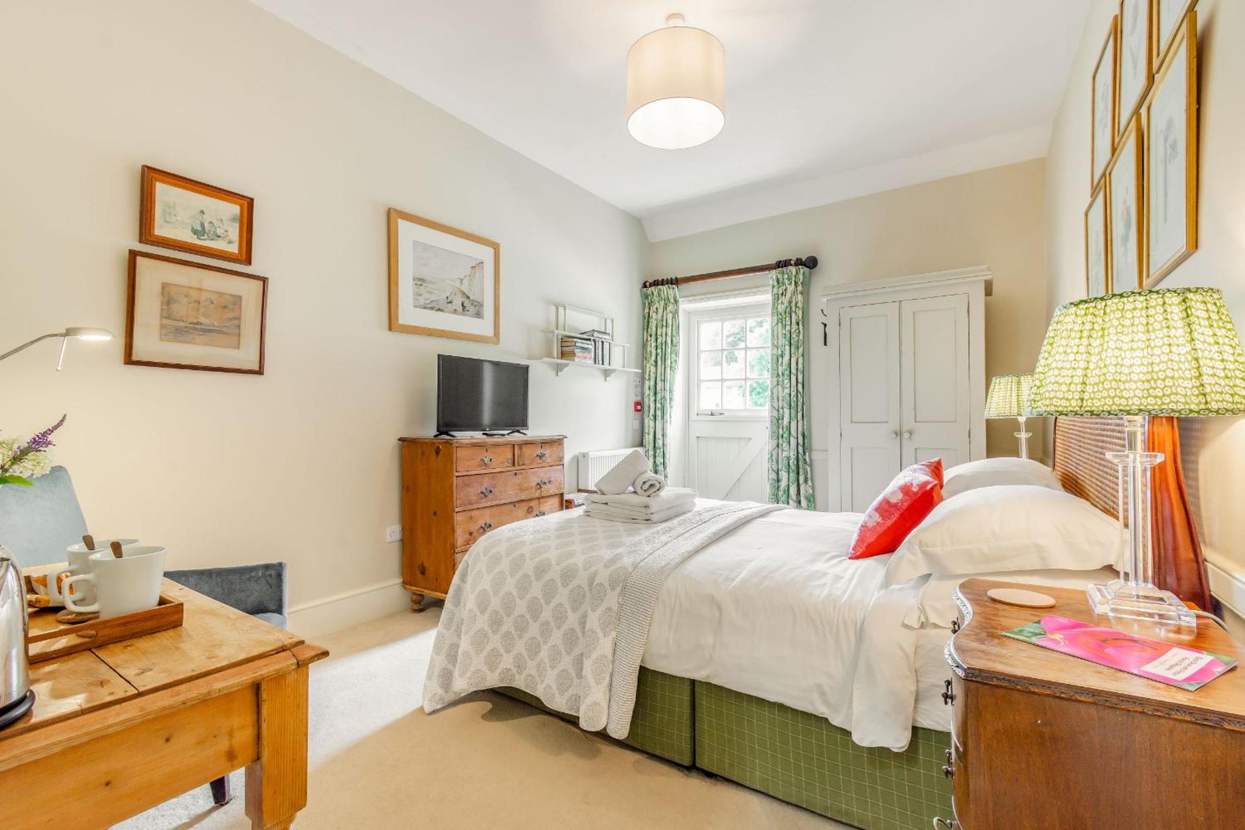 Double Room with Private Bathroom - Photo 4