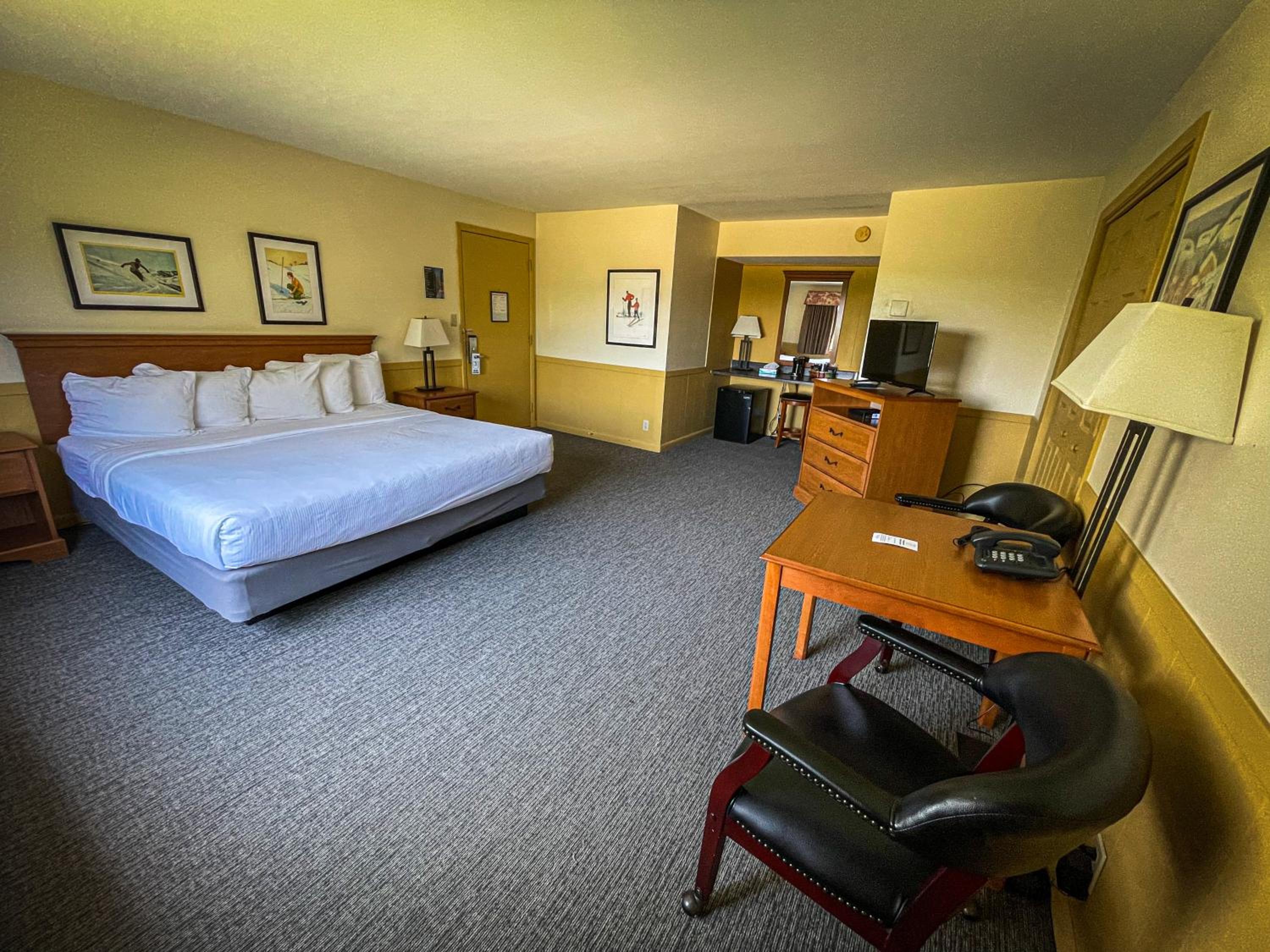 Standard King Room photo 3