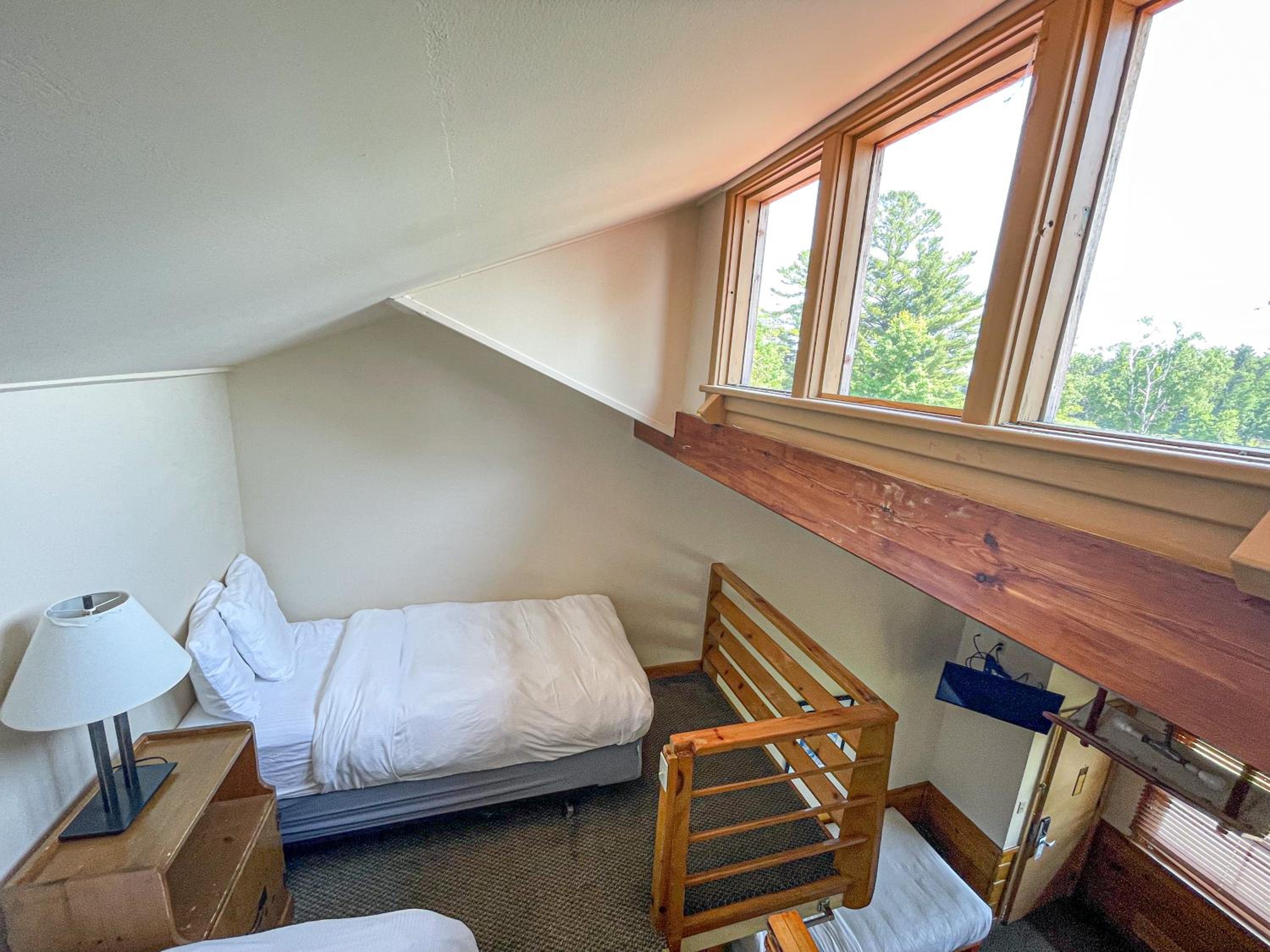 Economy Quadruple Twin Room photo 2