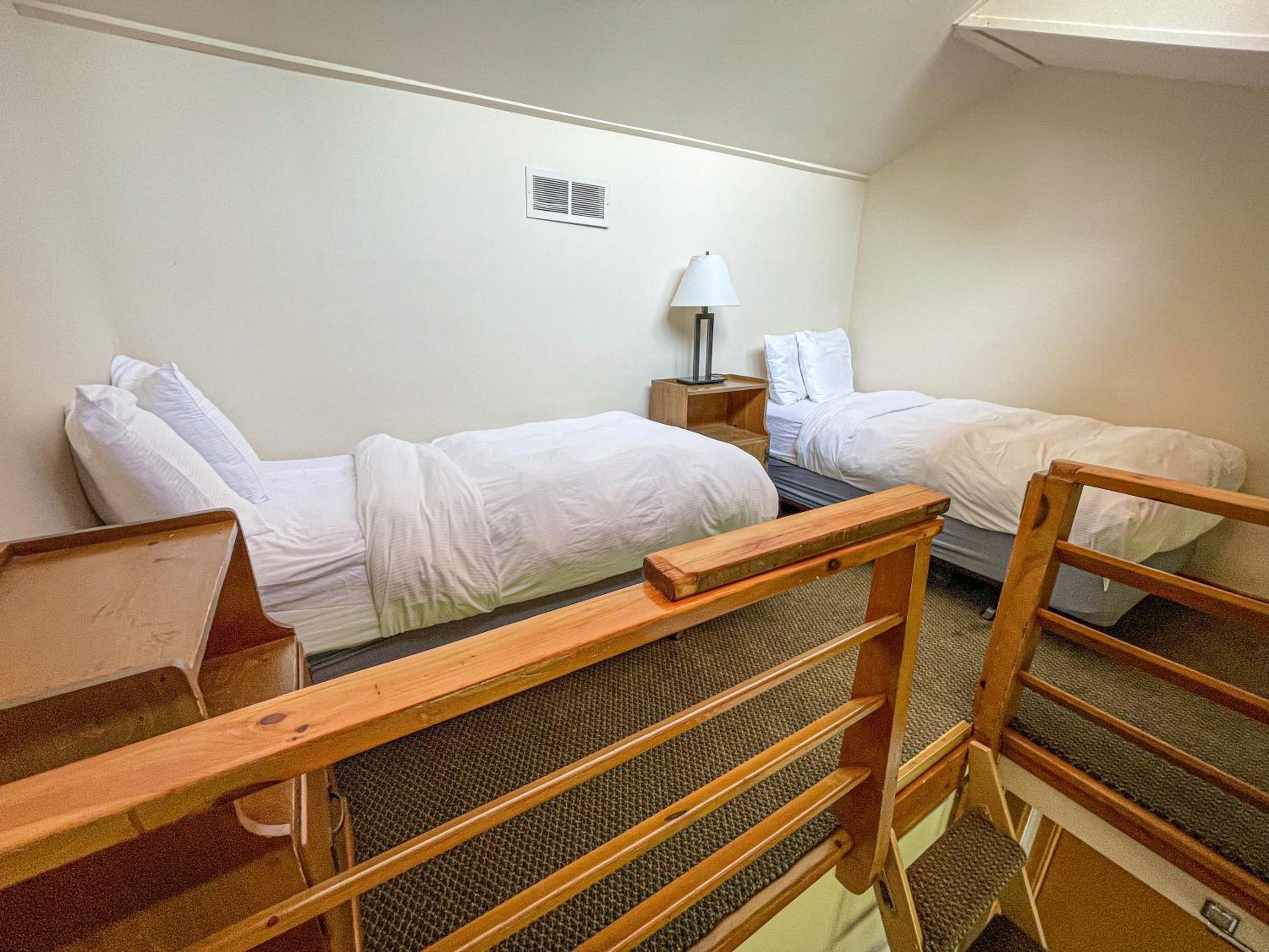 Economy Quadruple Twin Room photo 3