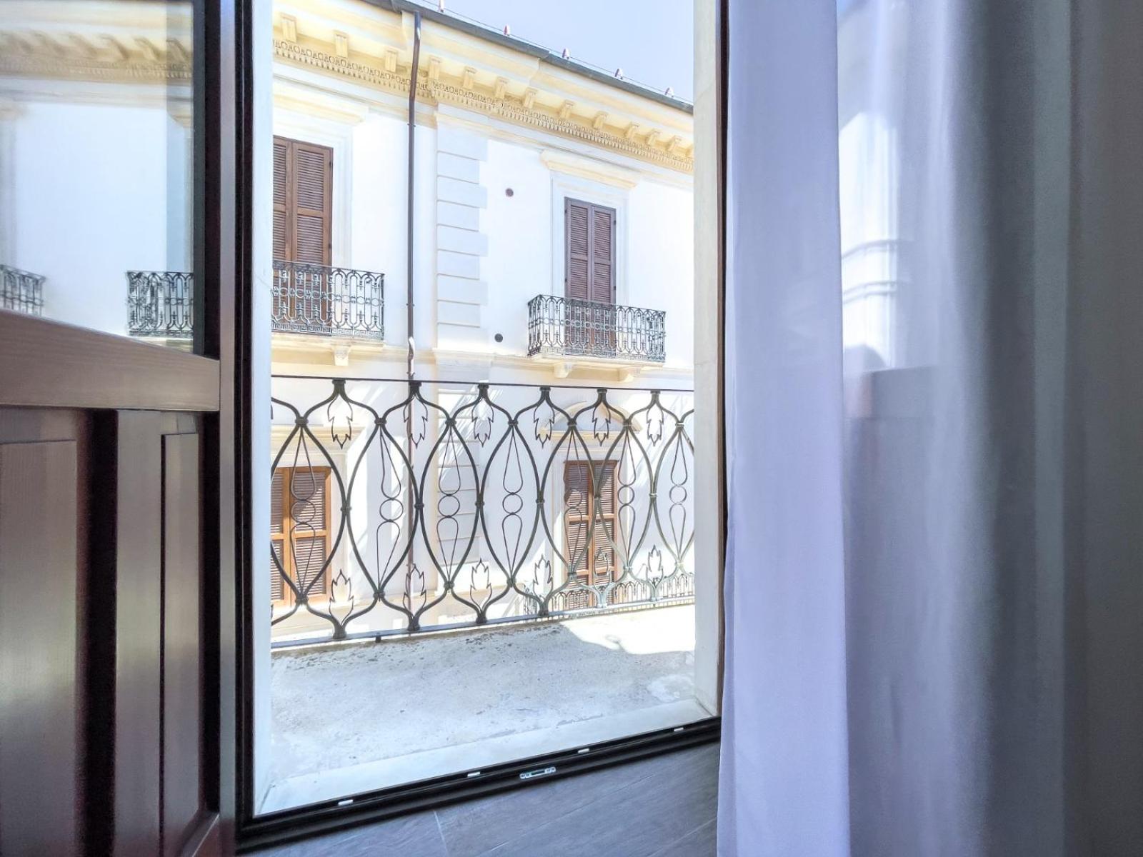 Queen Room with Balcony photo 3