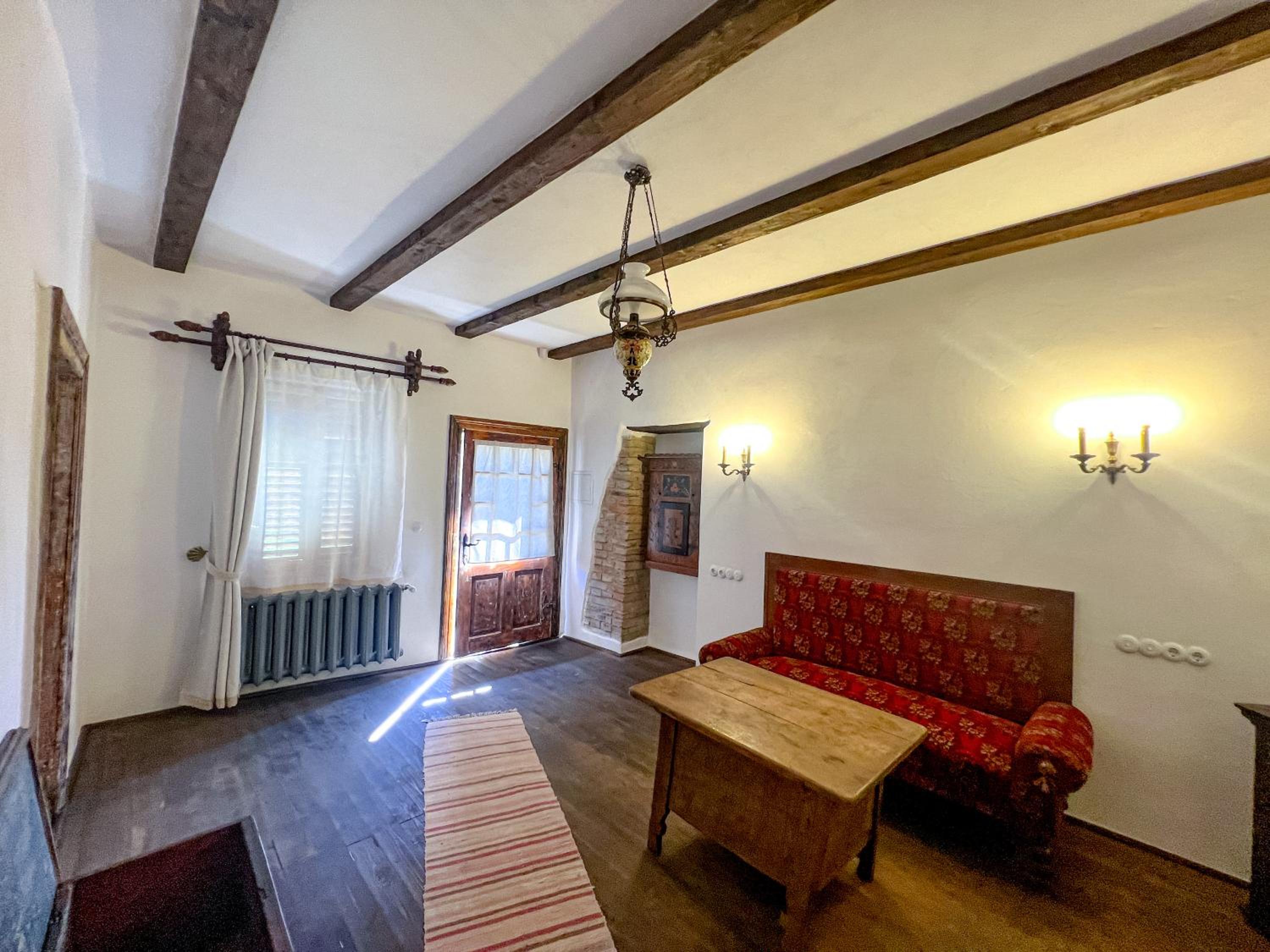 Queen Room photo 2