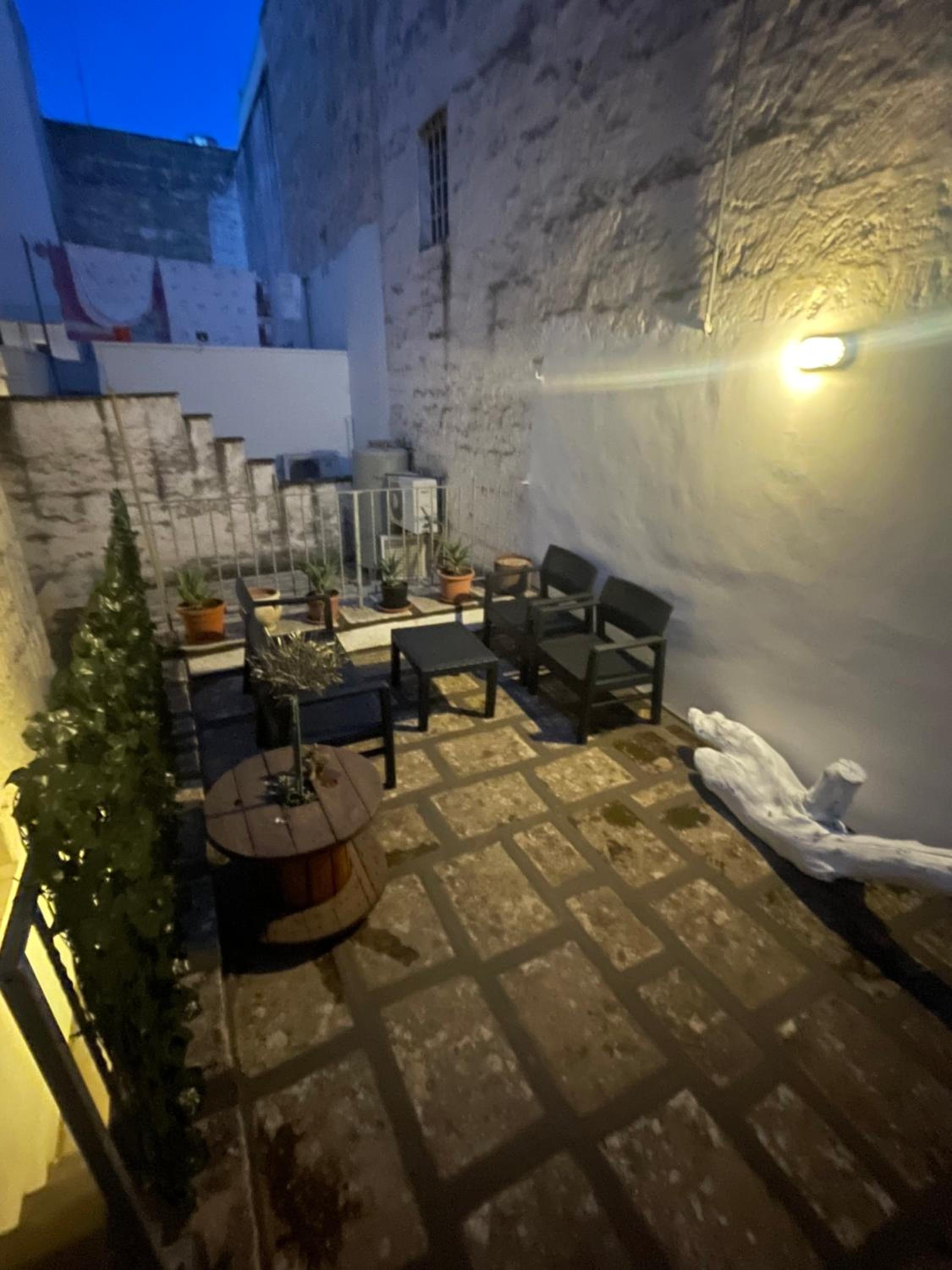 Apartment with Terrace - Photo 18