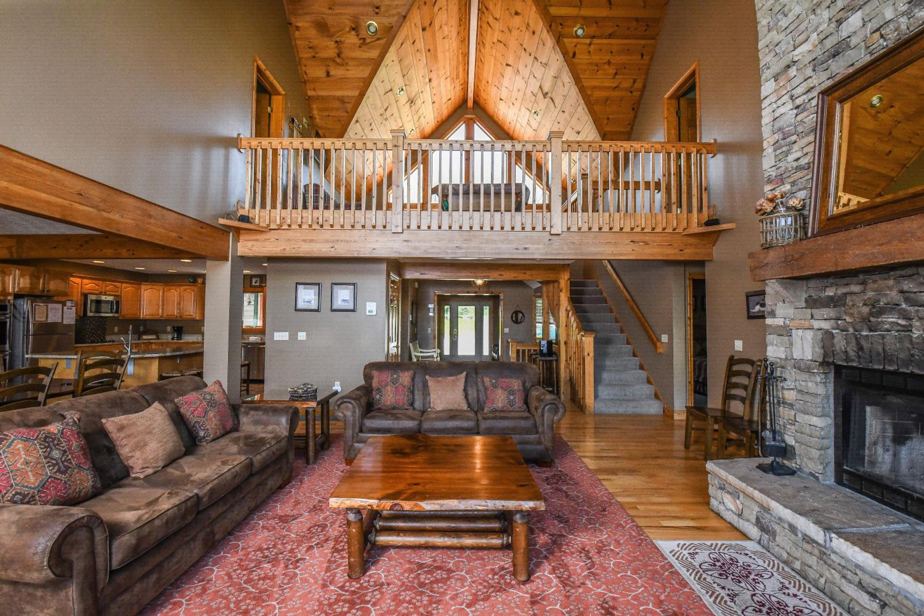 Eight-Bedroom House photo 1
