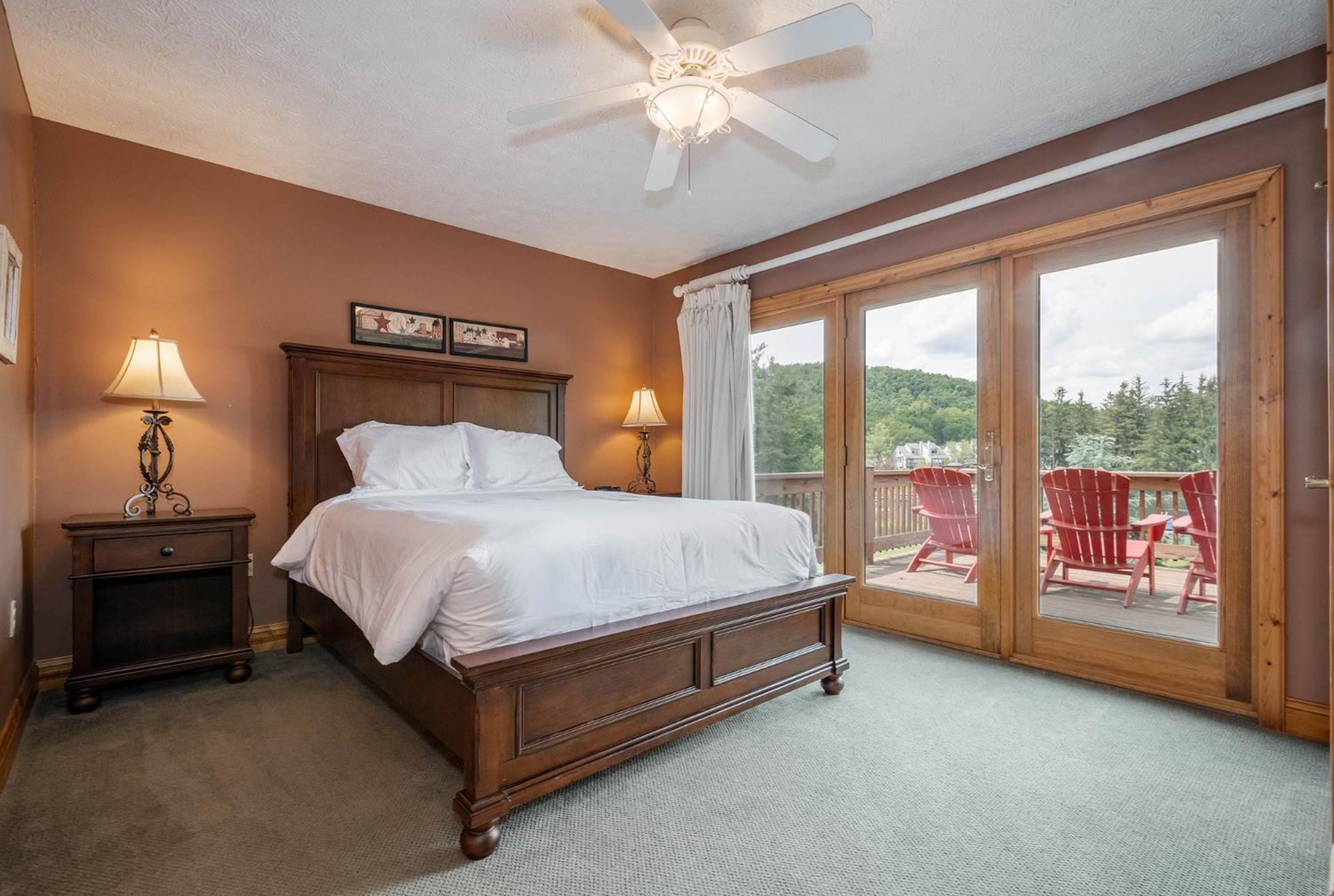 Eight-Bedroom House photo 2