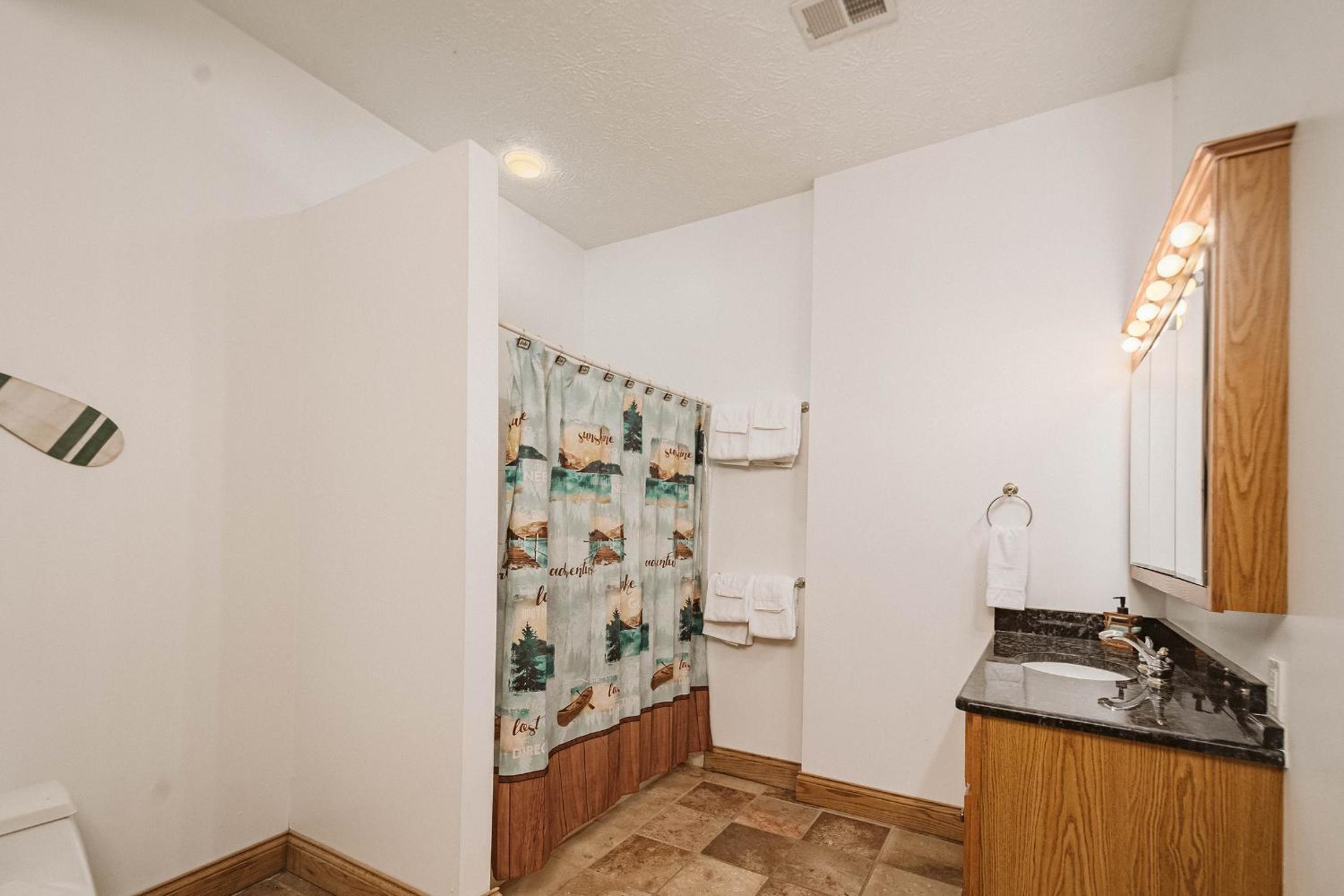 Four-Bedroom House photo 3