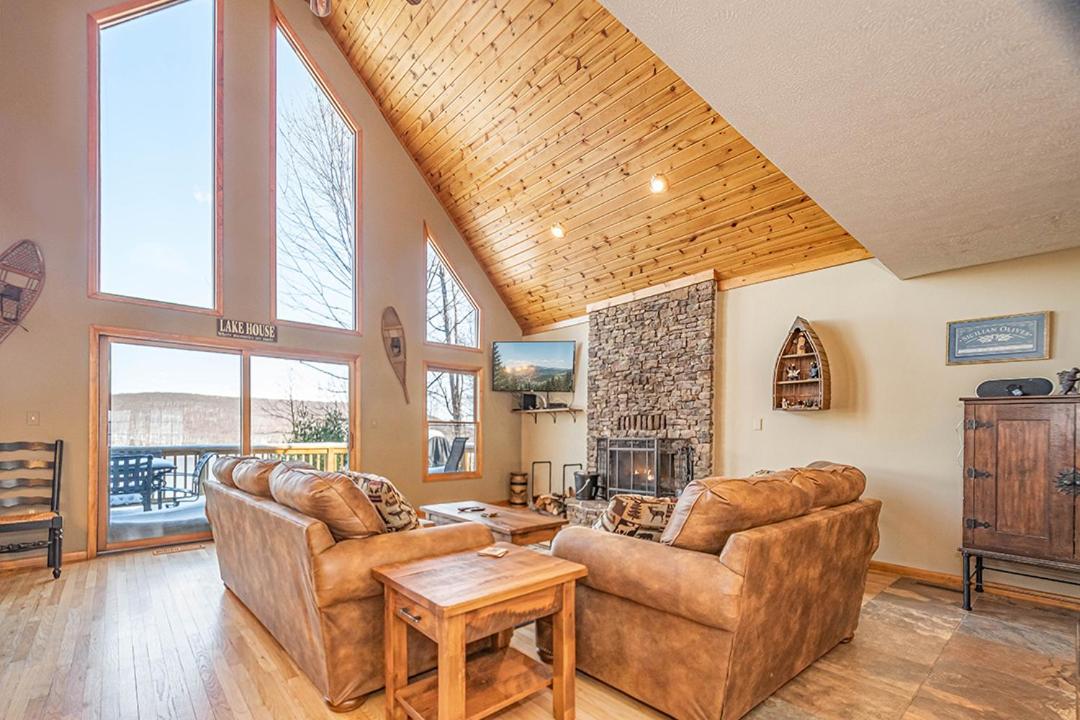 Five-Bedroom House photo 1