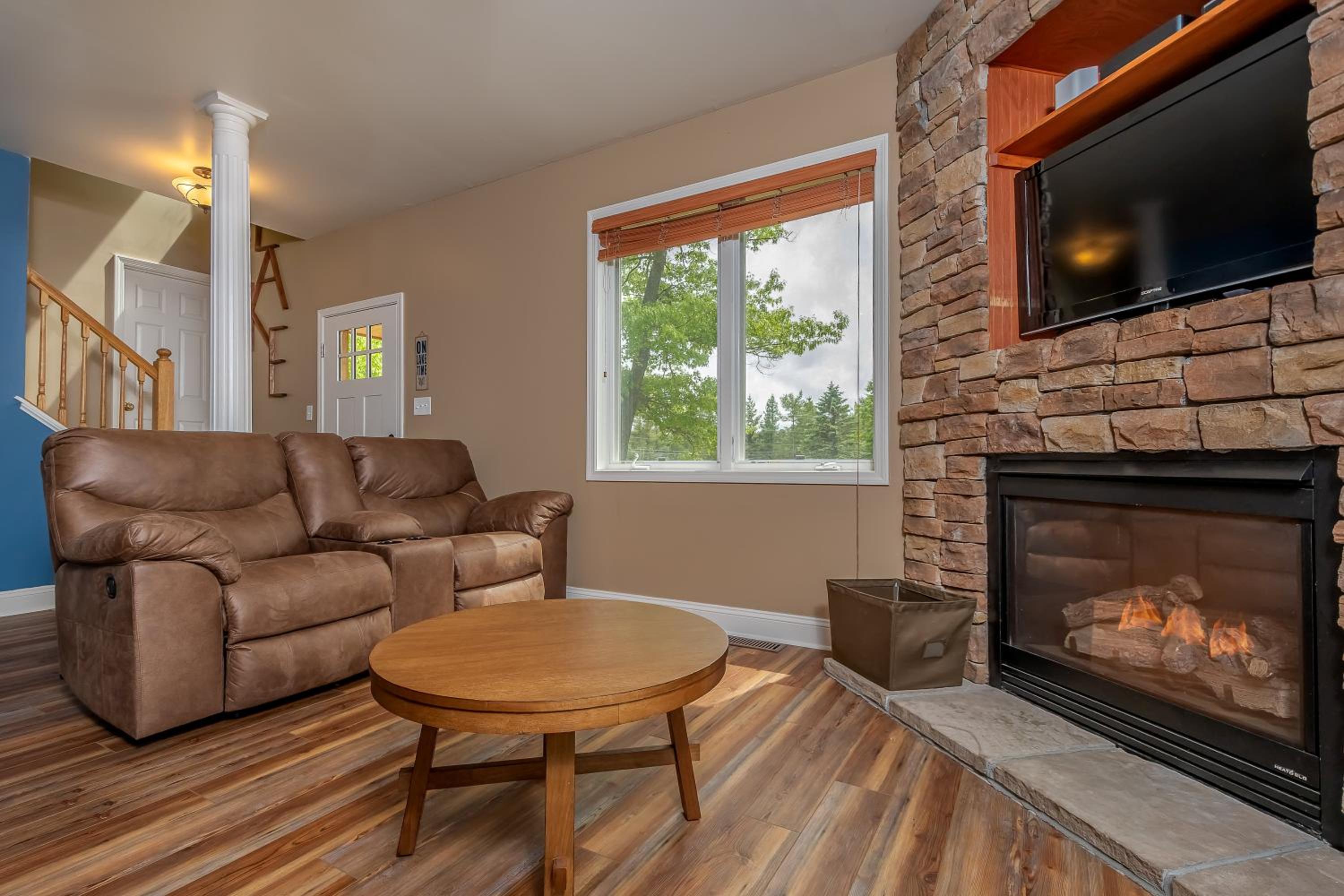Five-Bedroom House photo 1