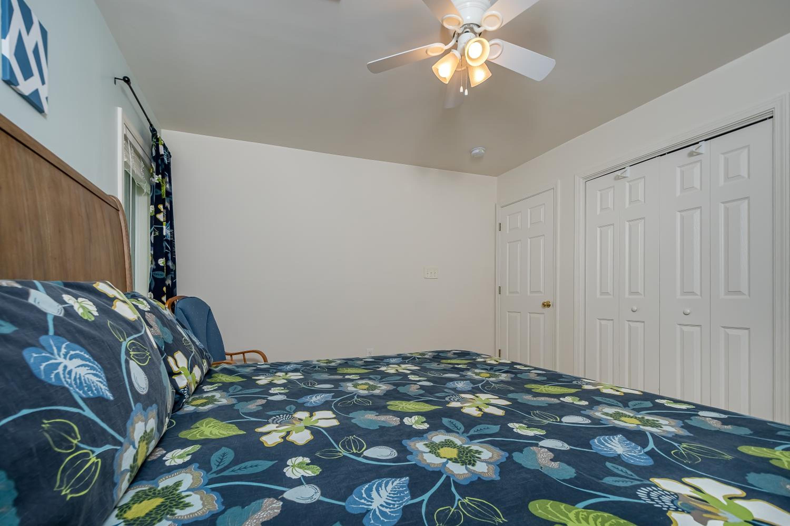 Five-Bedroom House photo 2