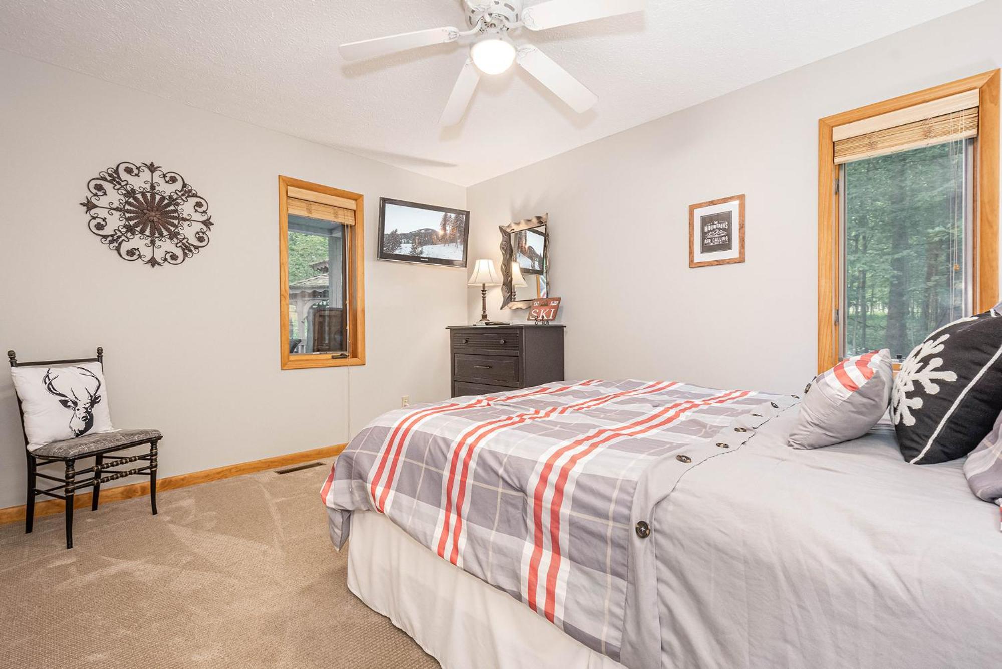 Five-Bedroom House photo 1