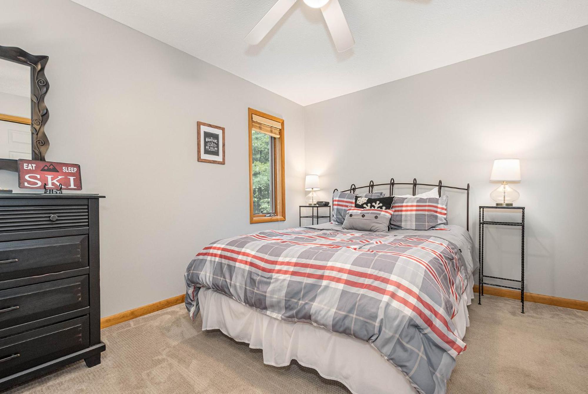 Five-Bedroom House photo 2