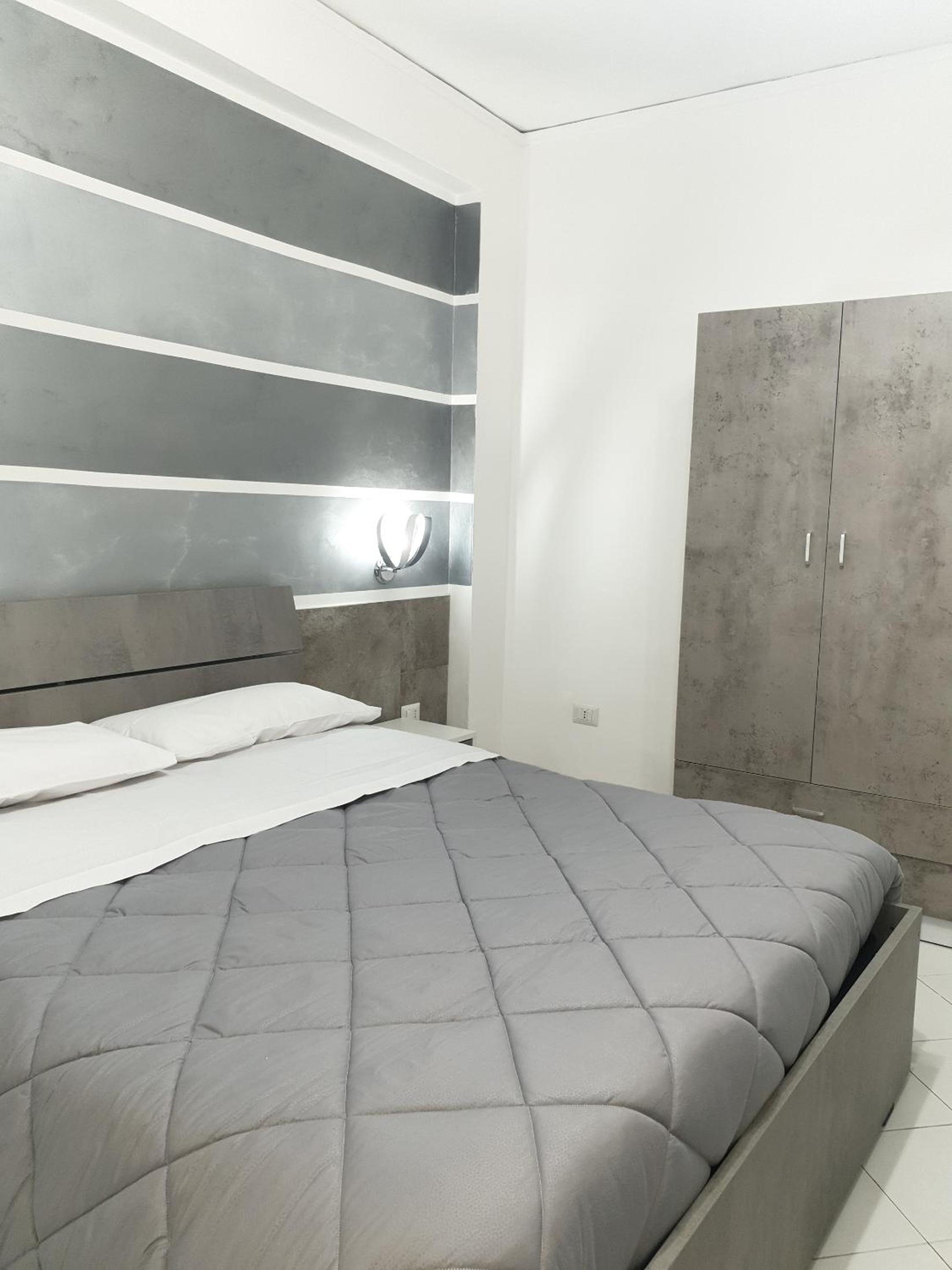 Triple Room with Shower - Photo 10