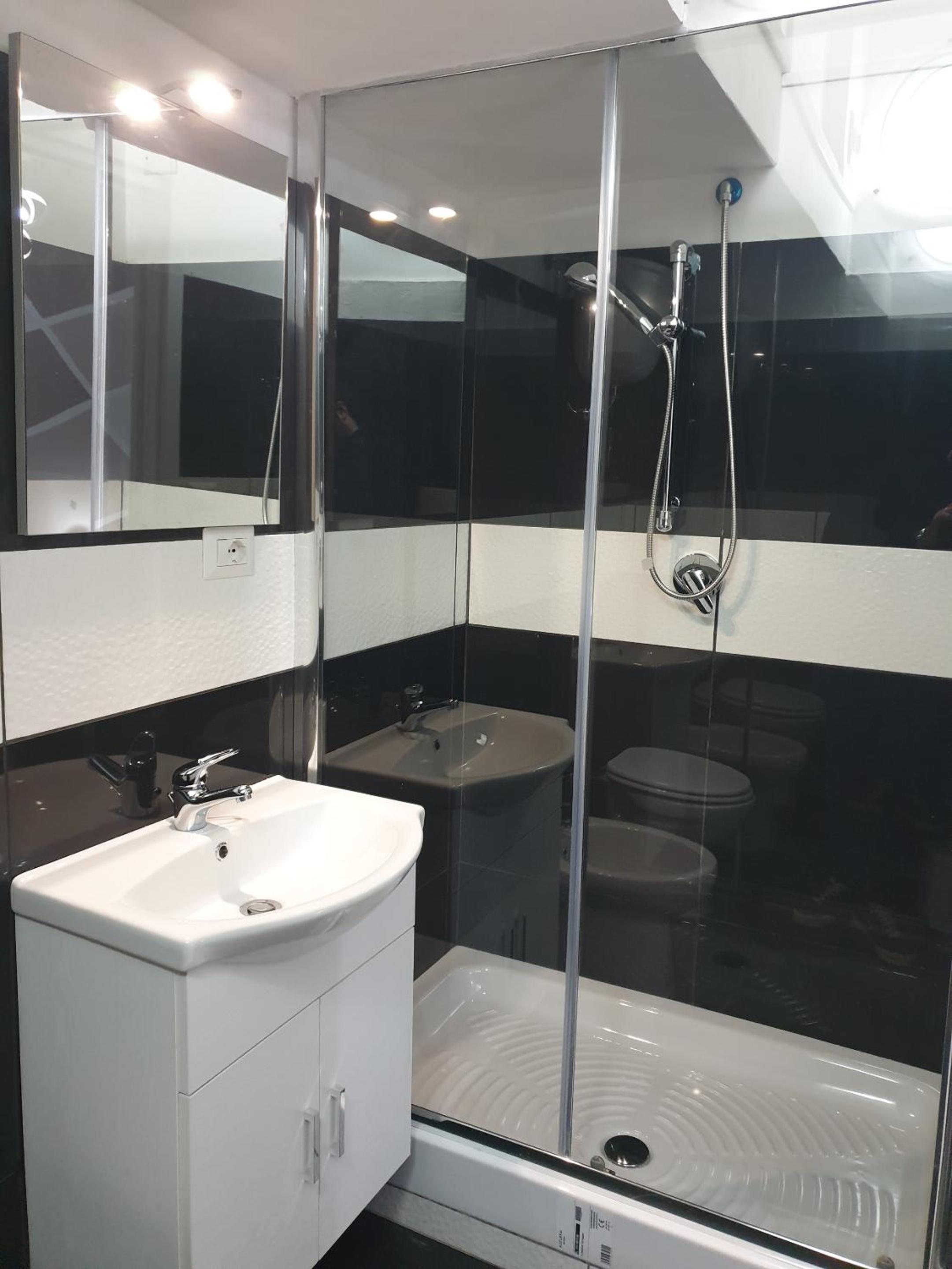 Quadruple Room with Shower - Photo 3