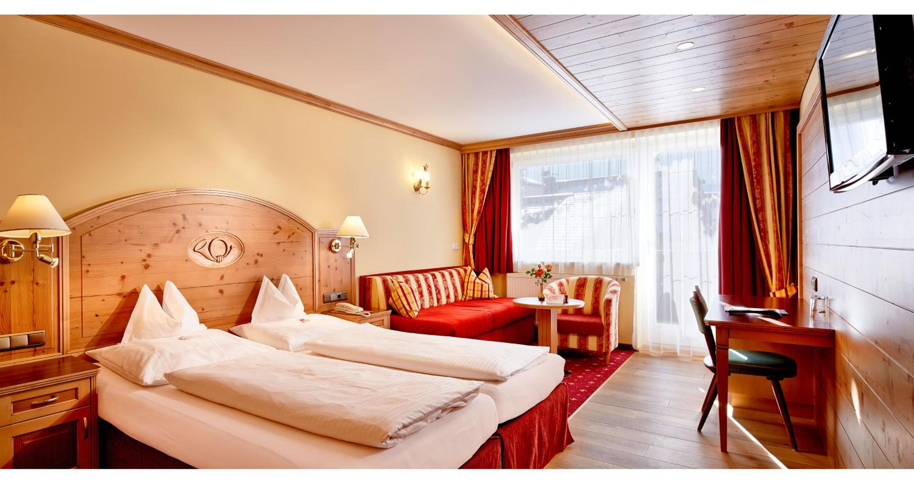 Junior Suite with Balcony - Photo 2
