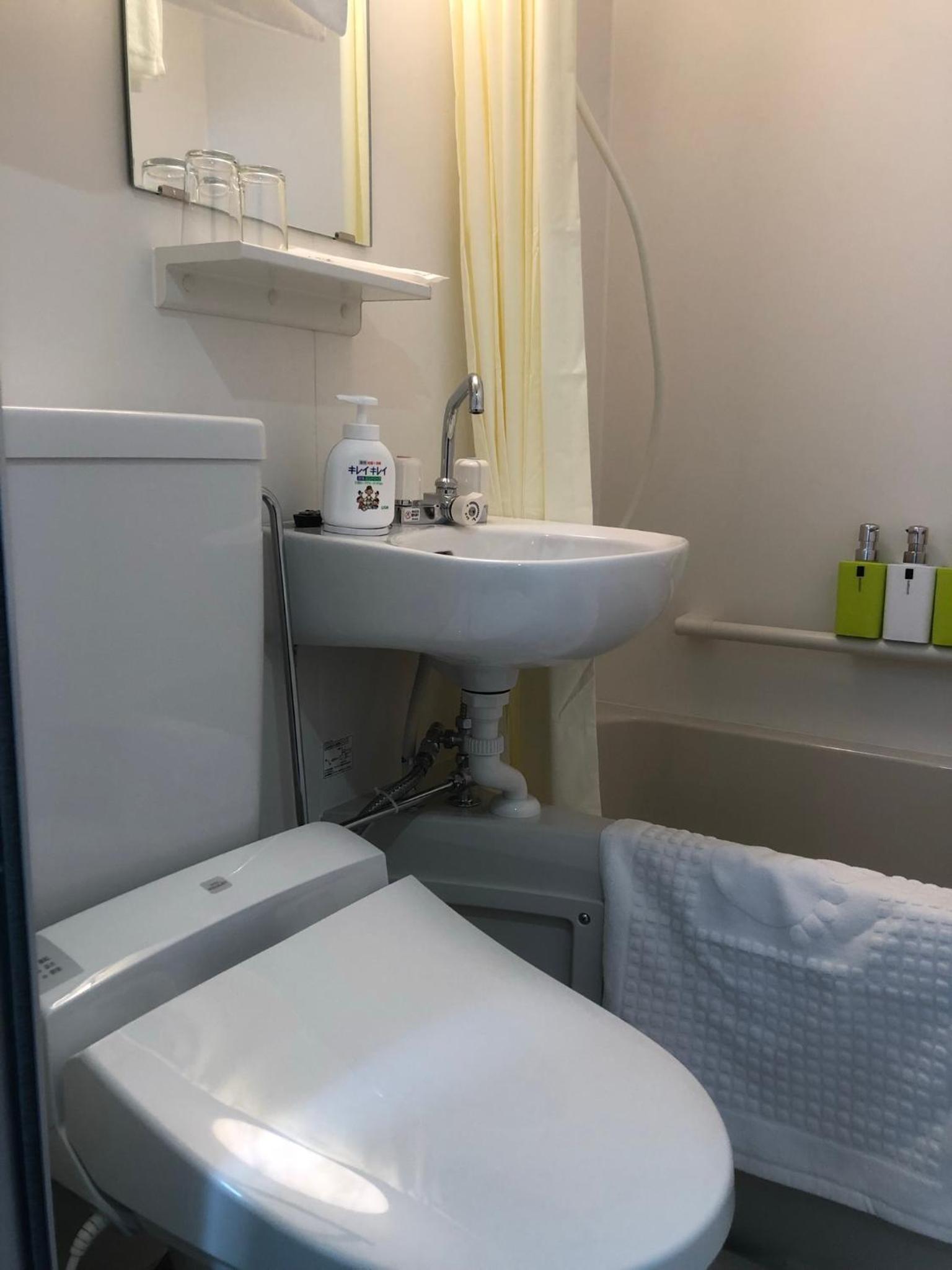 Family Room with Private Bathroom photo 2