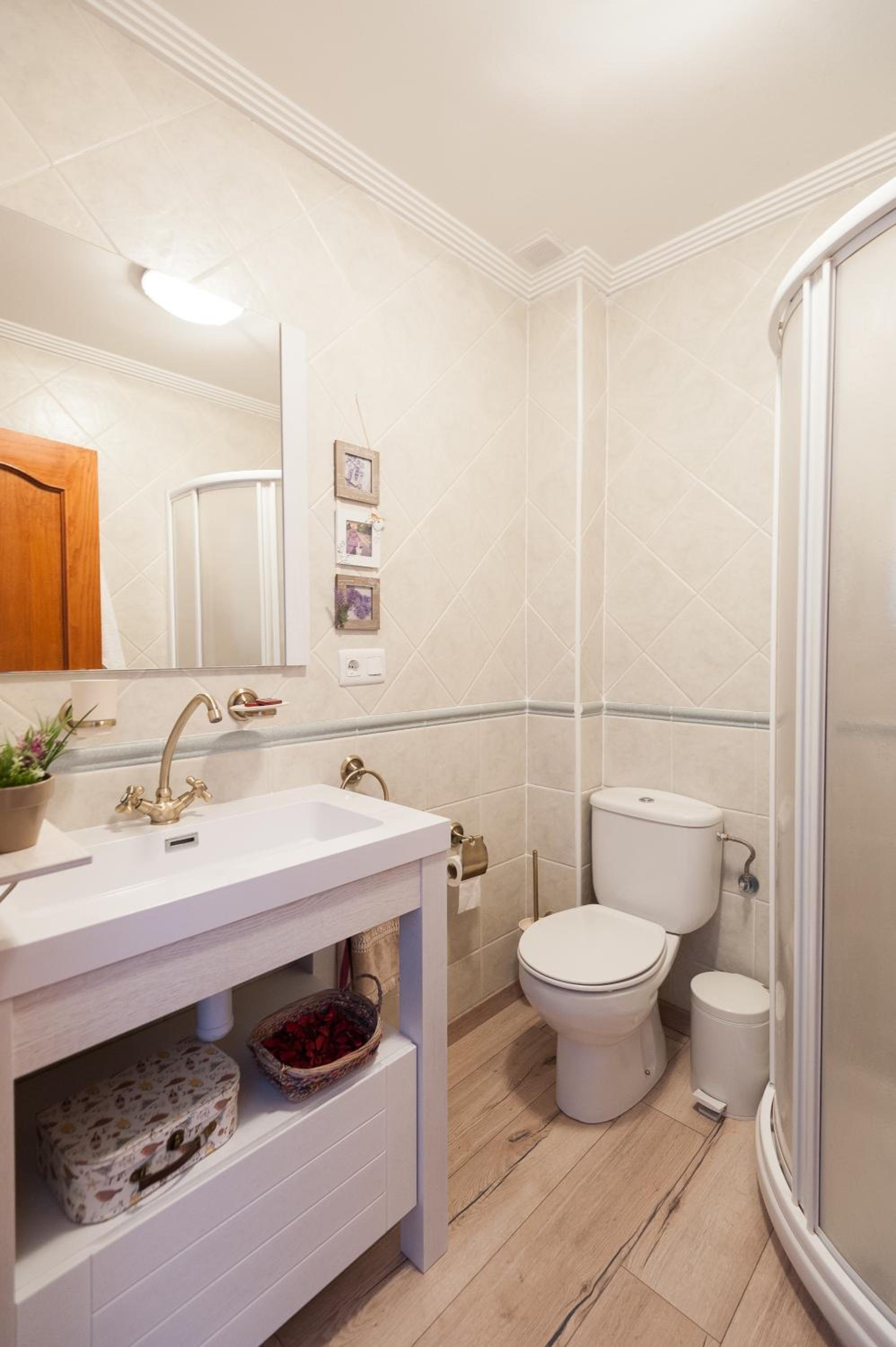 Double or Twin Room - Photo 4