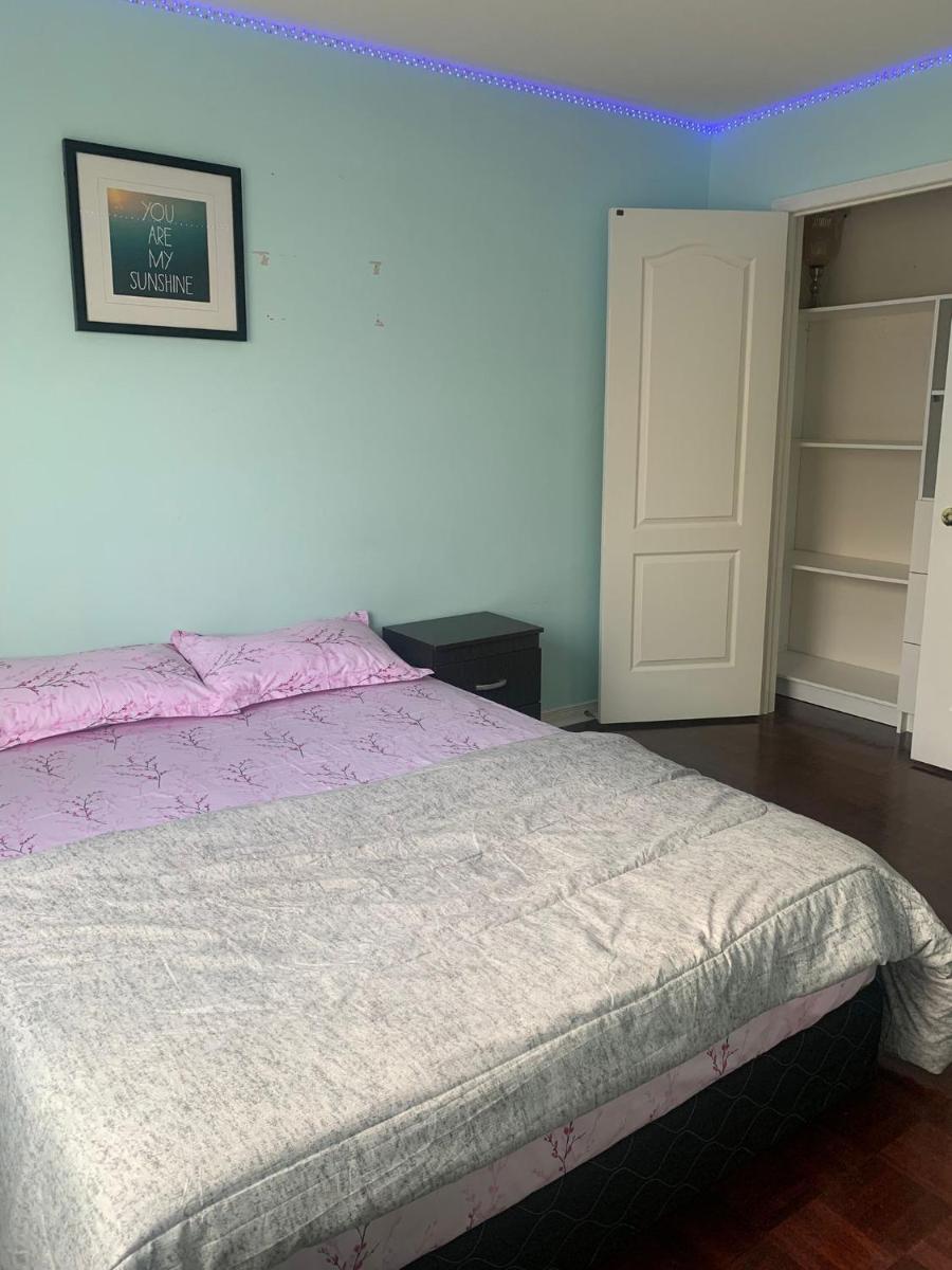 Queen Room with Shared Bathroom photo 1