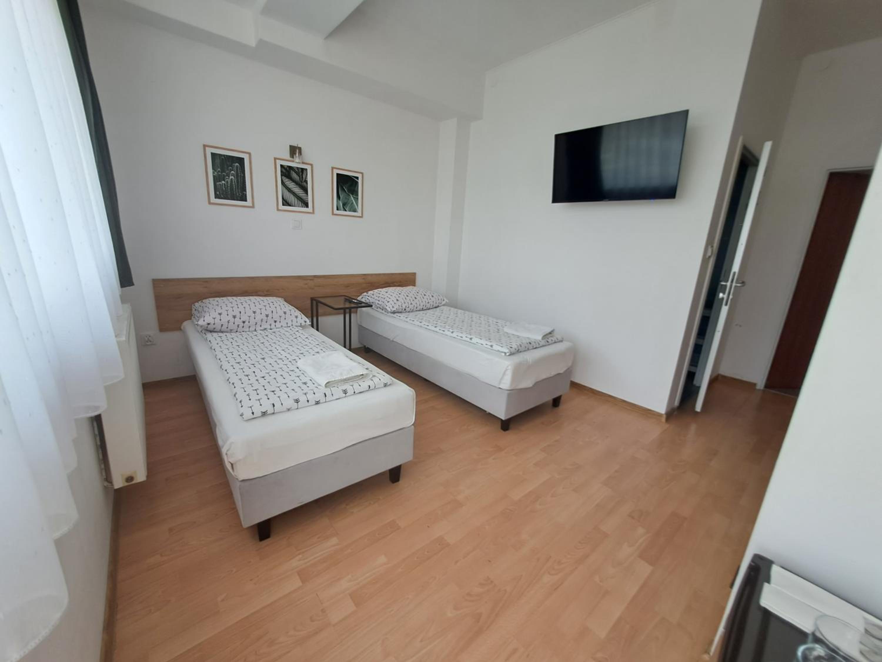 Economy Double Room - Photo 2