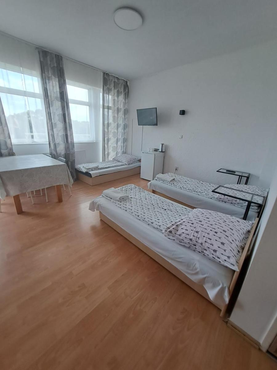 Economy Quadruple Room - Photo 5