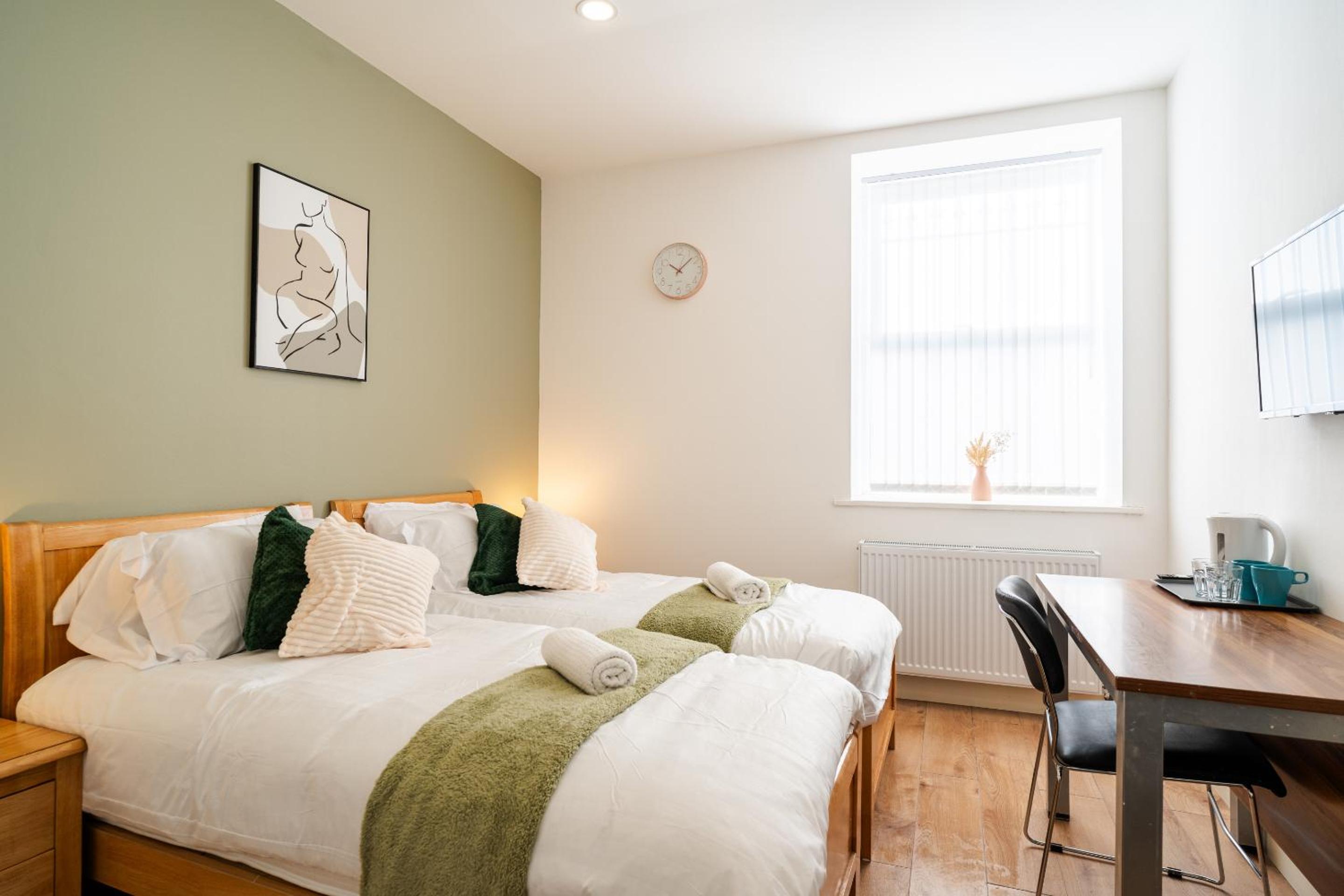 Standard Twin Room - Photo 4