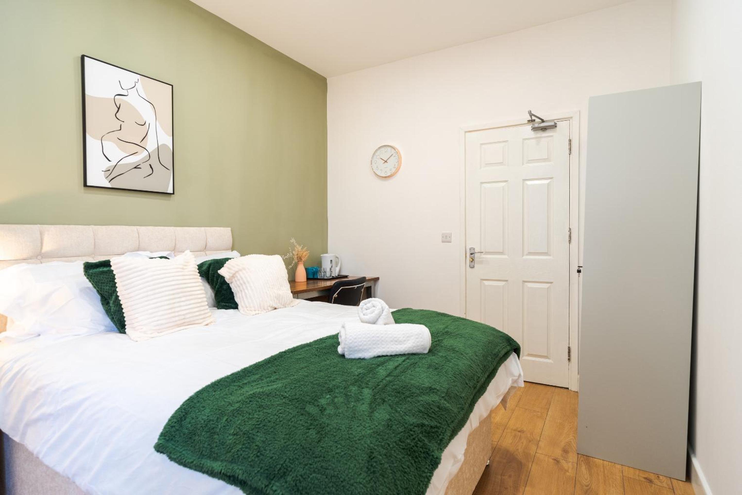 Standard Double Room - Photo 9