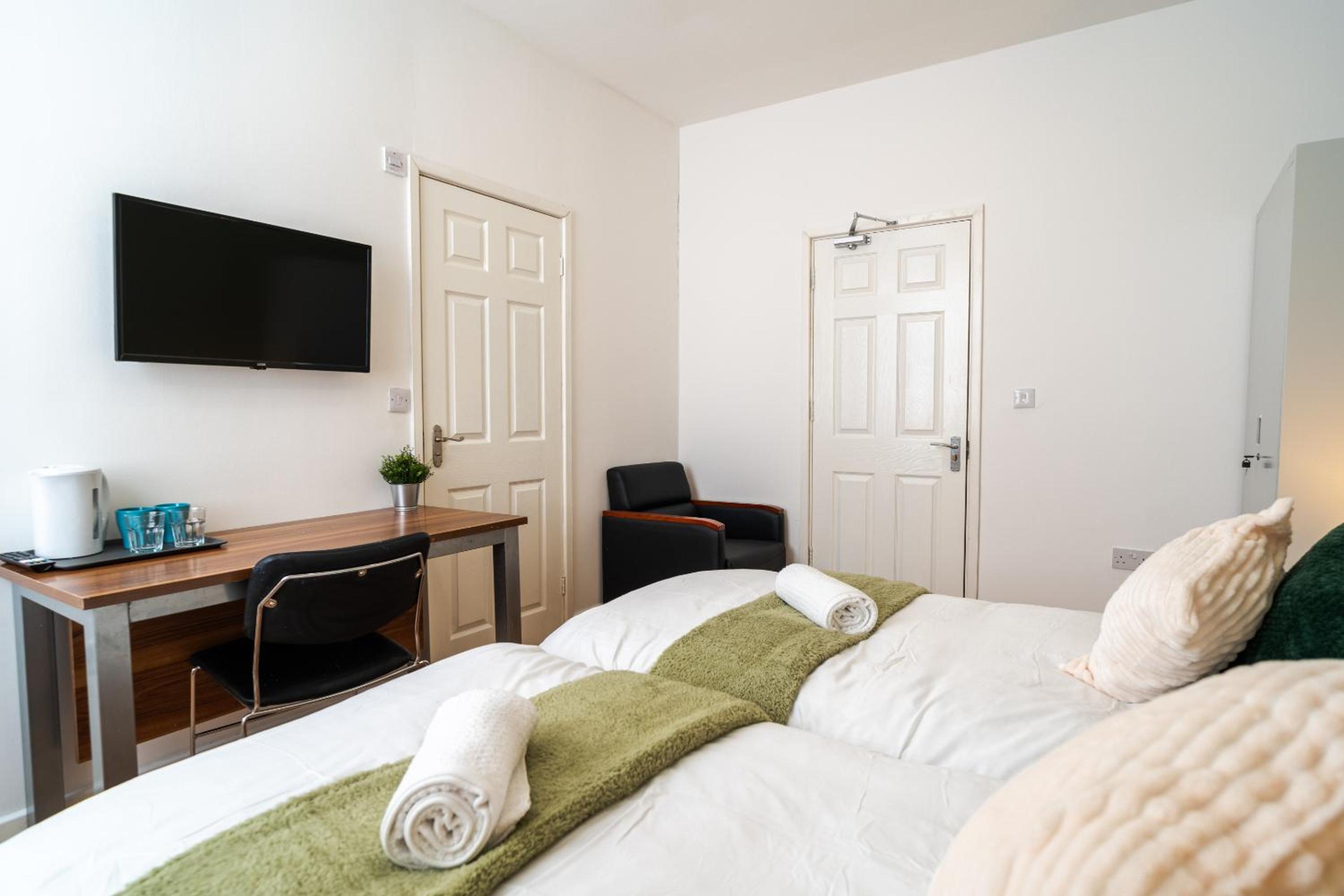 Standard Twin Room - Photo 7