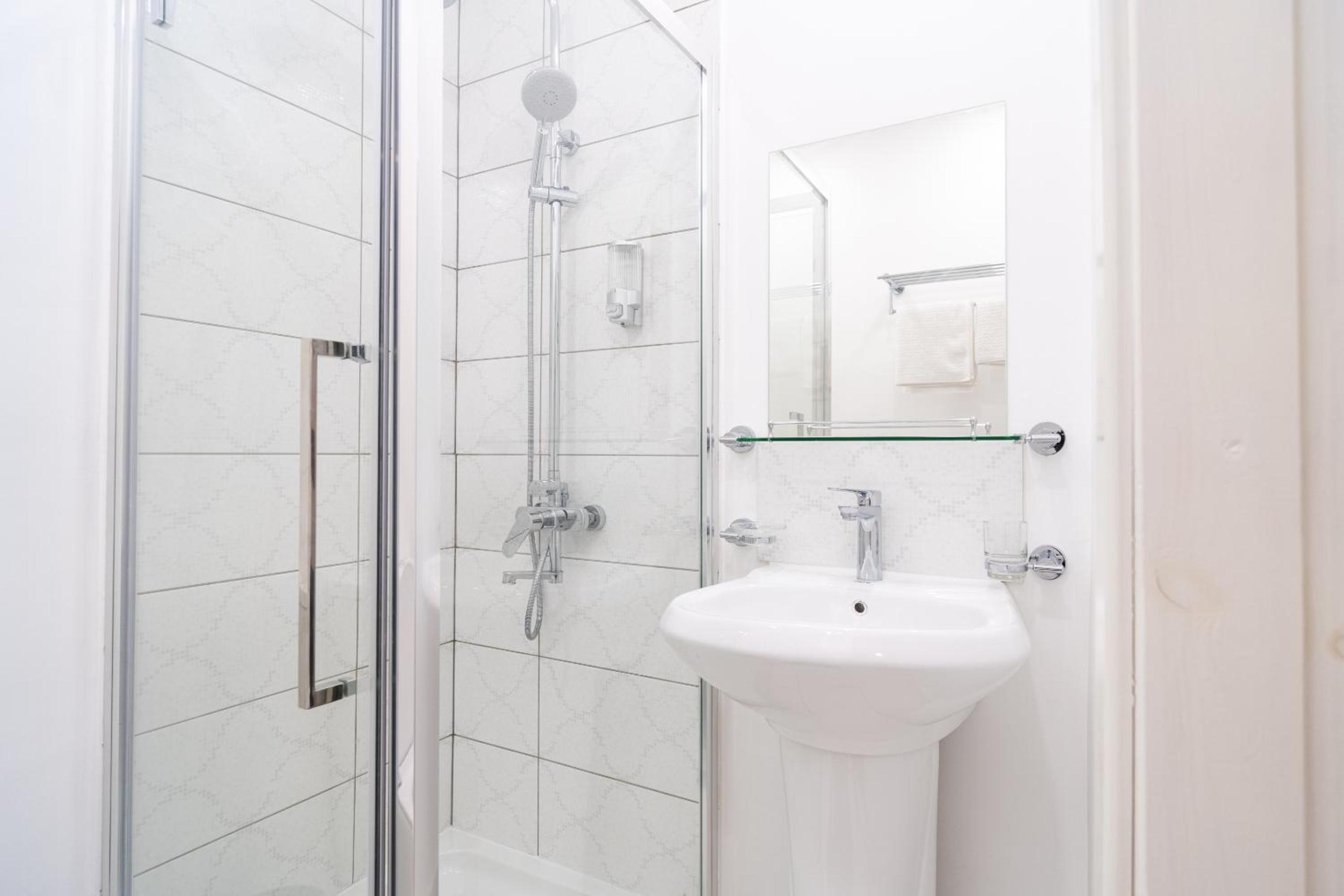 Standard Double Room - Photo 7