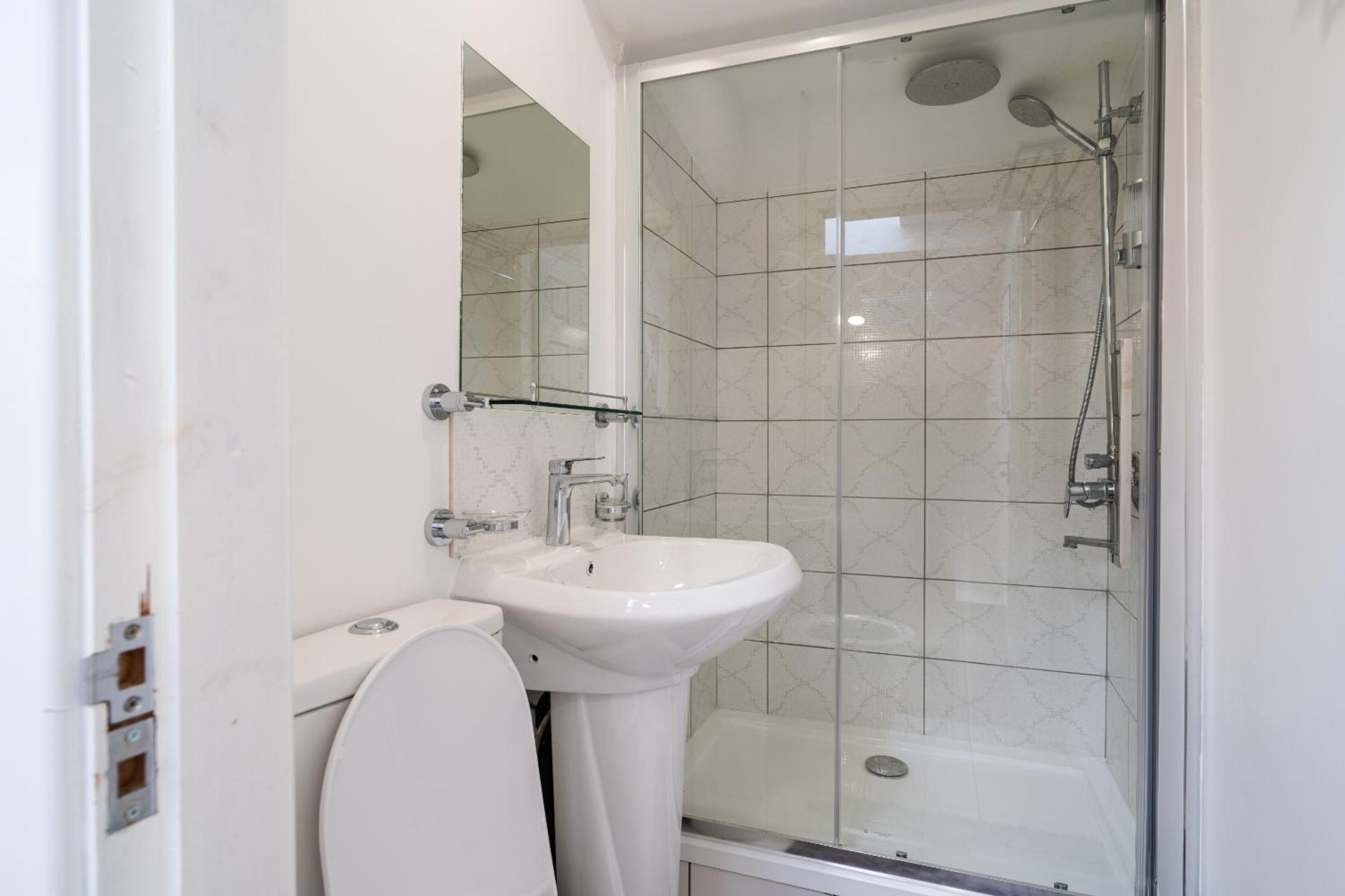 Deluxe Suite - Photo 14